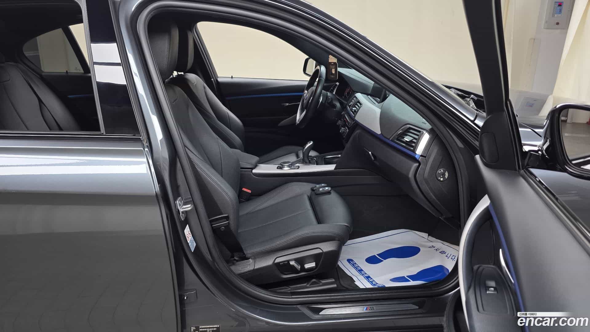 3-Series BMW 2018.1-INNER-036