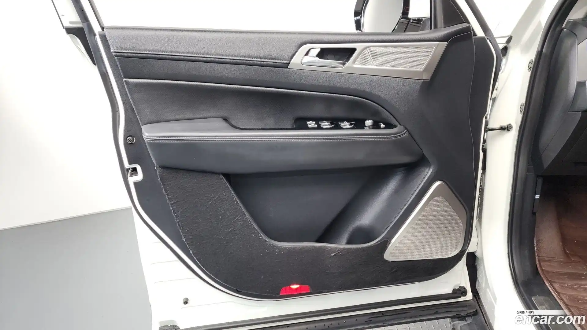 Rexton KG Mobility 2017.8-INNER-034