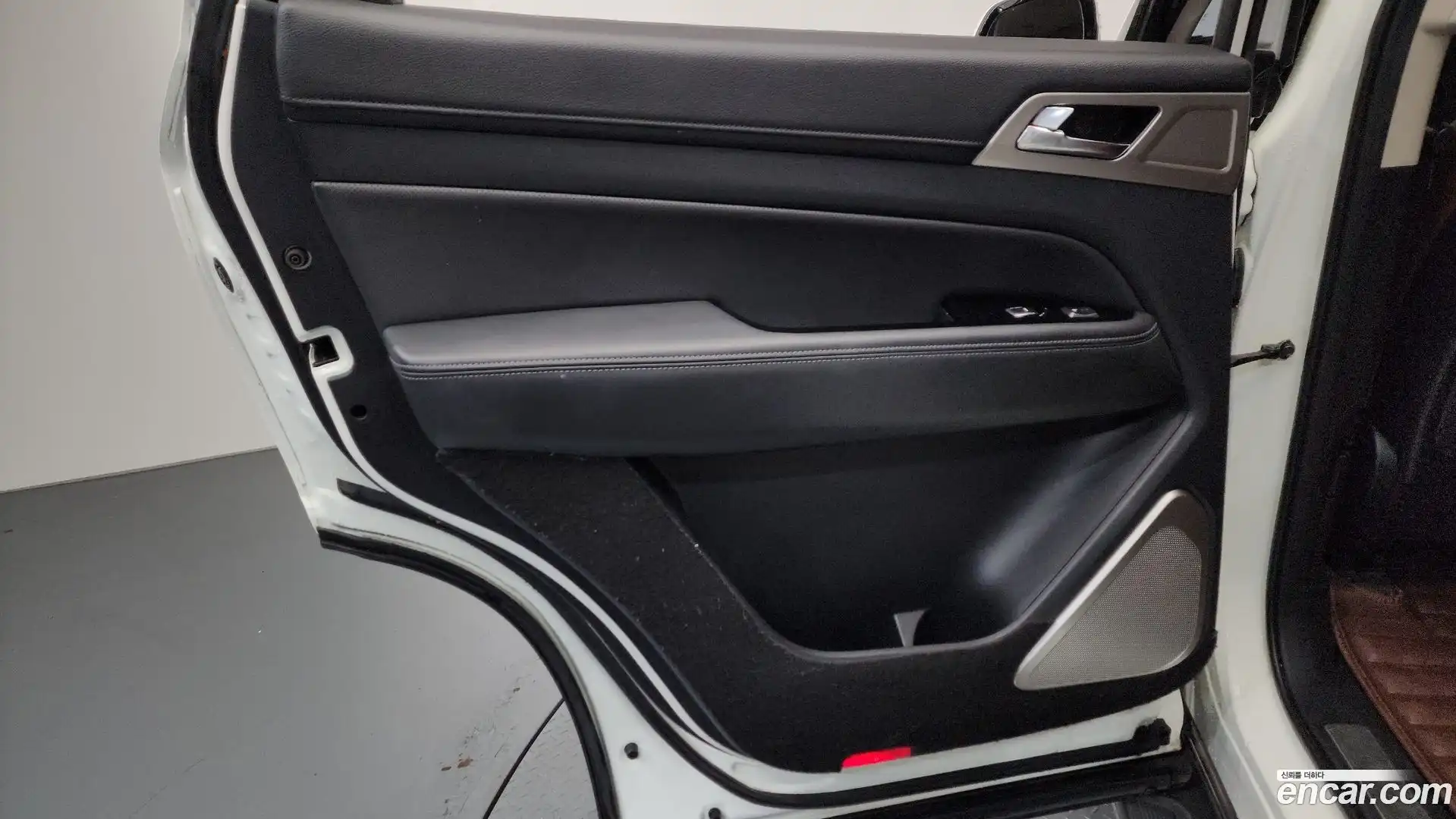 Rexton KG Mobility 2017.8-INNER-035