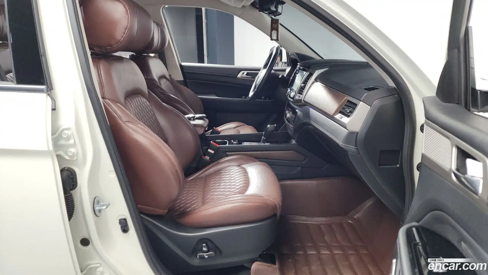 Rexton KG Mobility 2017.8-INNER-036