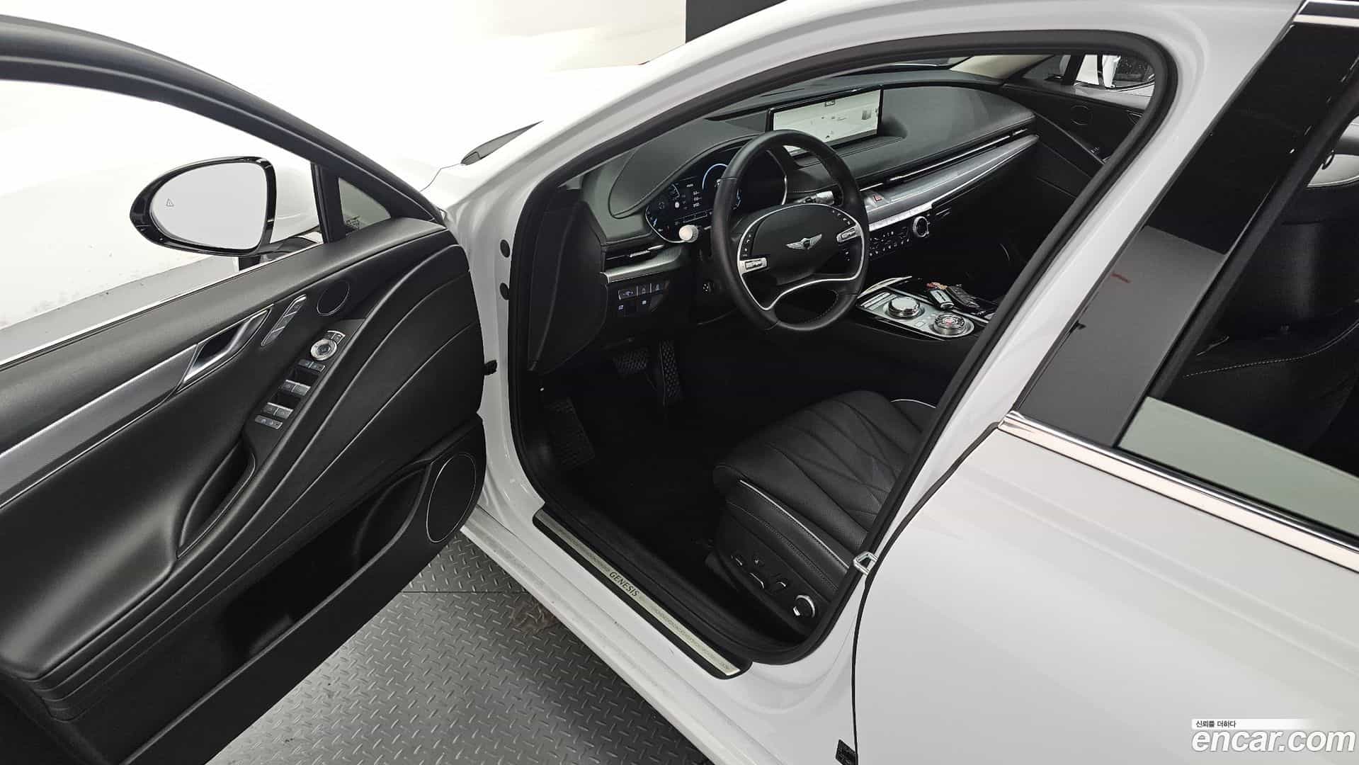 G80 Genesis 2023.1-INNER-010