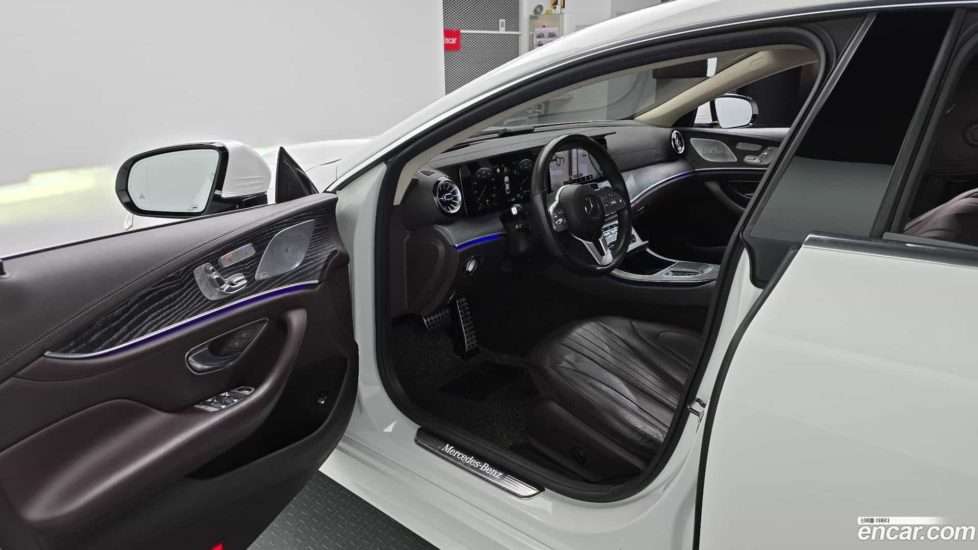 CLS-Class Mercedes-Benz 2021.4-INNER-010