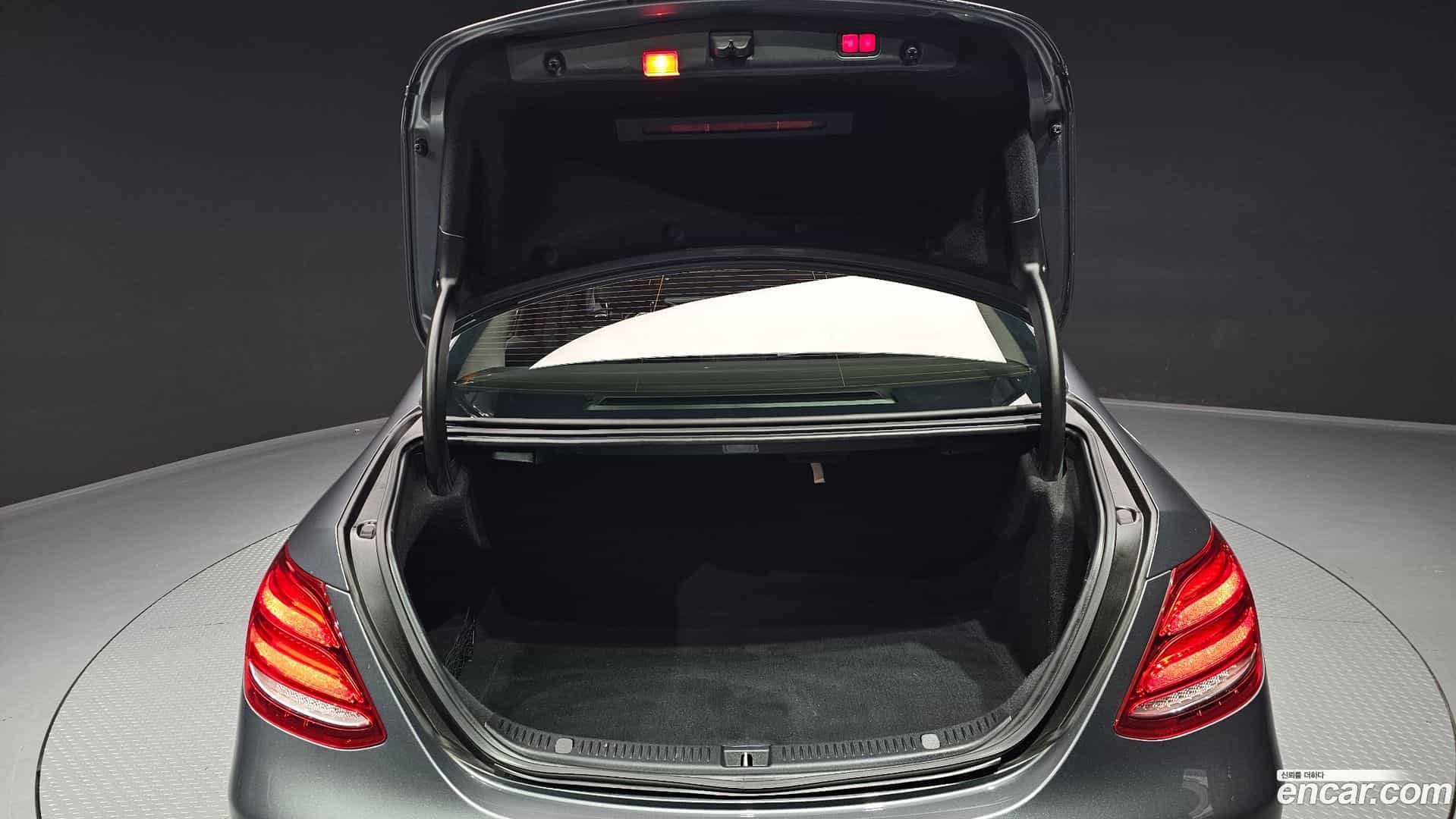 E-Class Mercedes-Benz 2017.3-OPTION-024