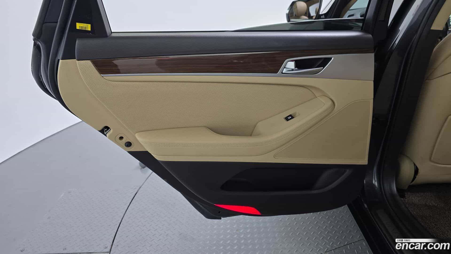 G80 Genesis 2017.4-INNER-035