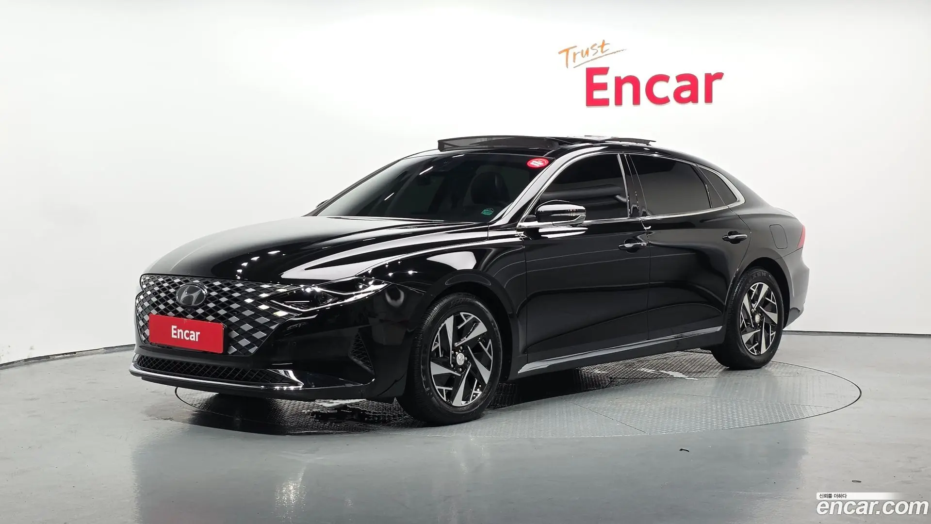 Main__Slider__Photo:Grandeur Hyundai 2021.10-0