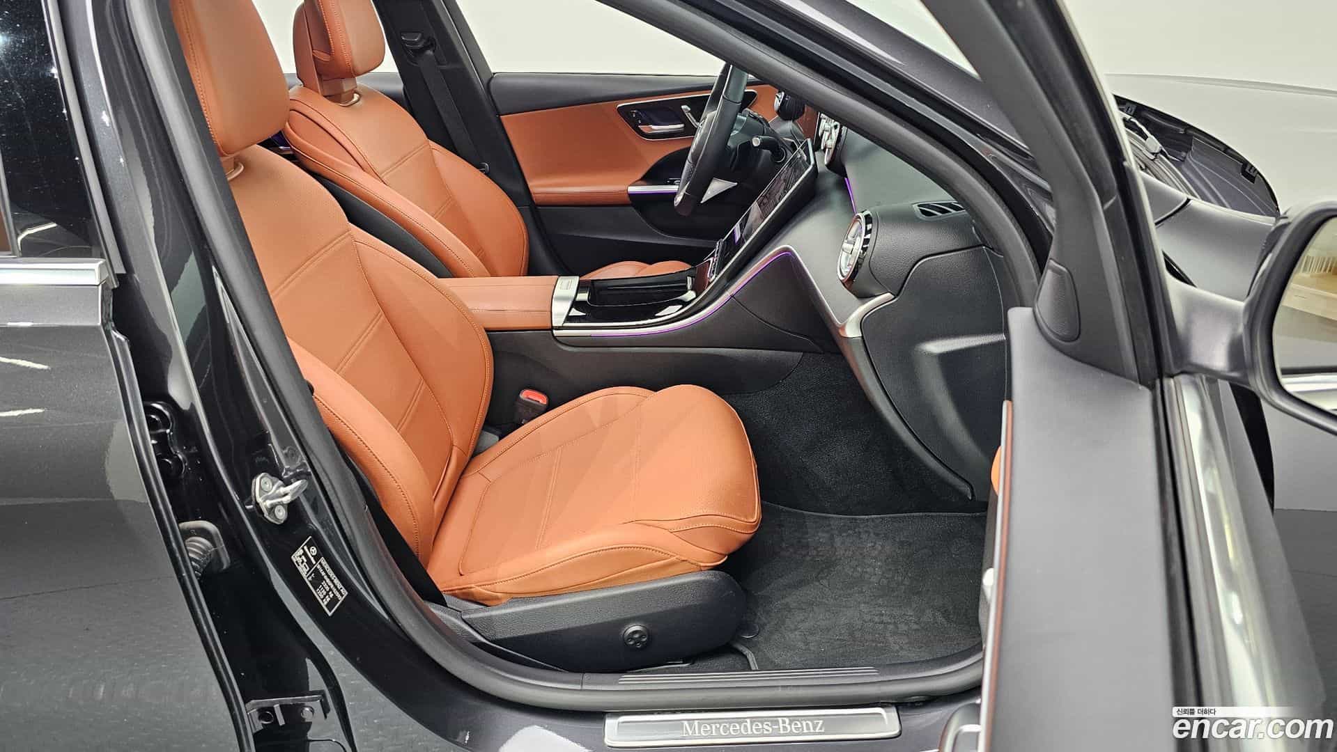 C-Class Mercedes-Benz 2023.8-INNER-010