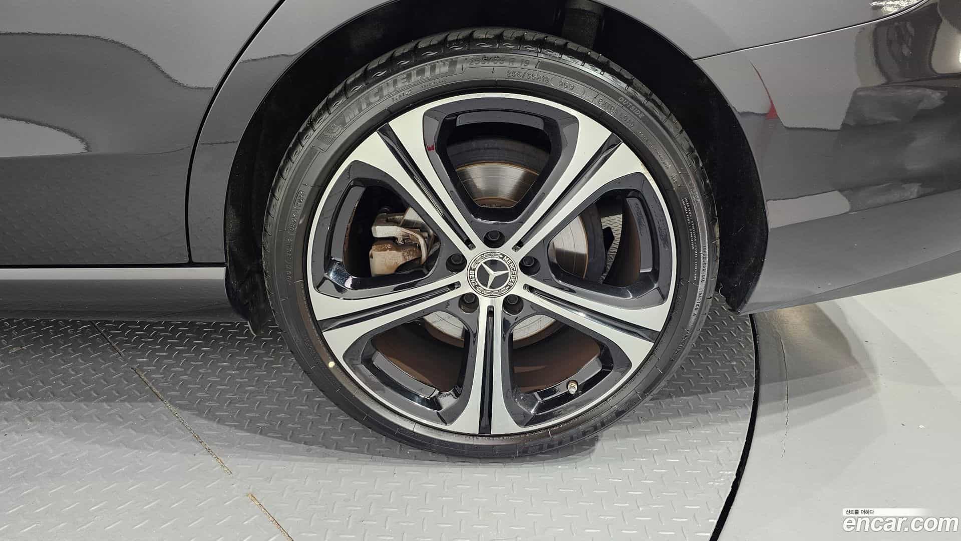 C-Class Mercedes-Benz 2023.8-OUTER-031