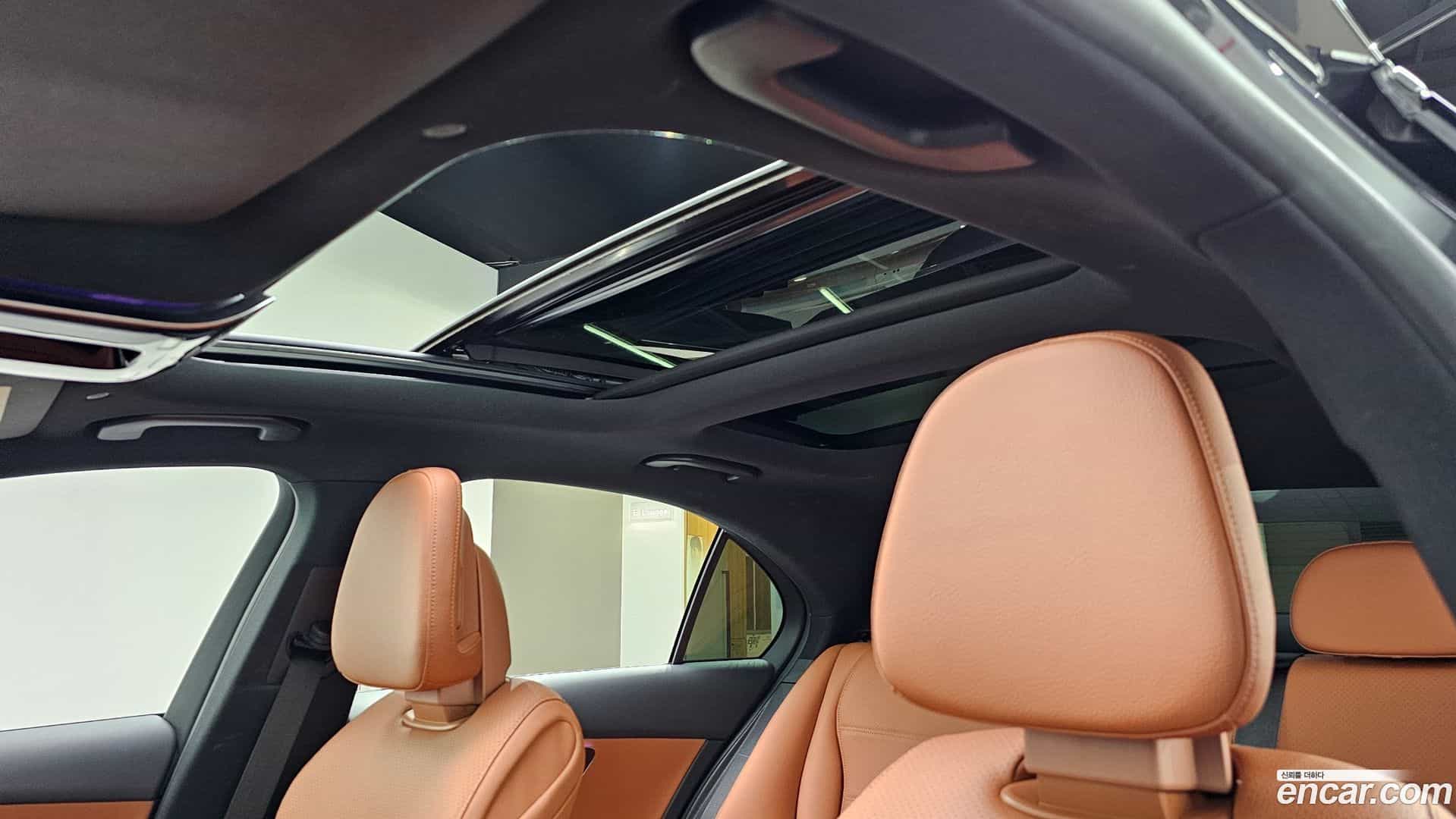 C-Class Mercedes-Benz 2023.8-OPTION-042