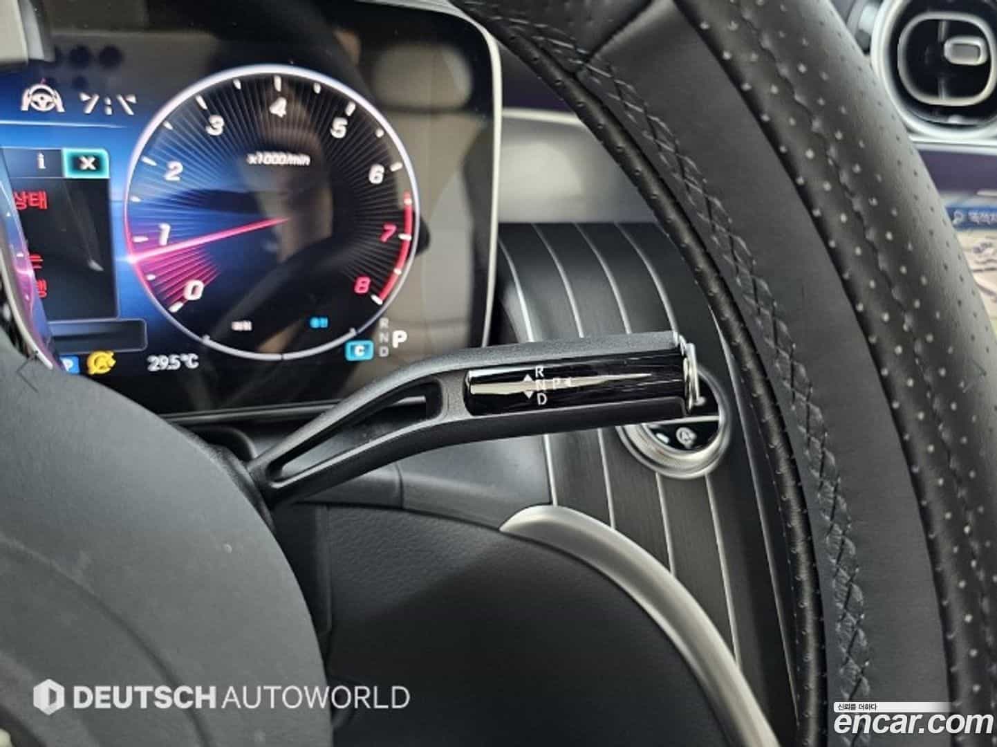 GLC-Class Mercedes-Benz 2024.4-INNER-009