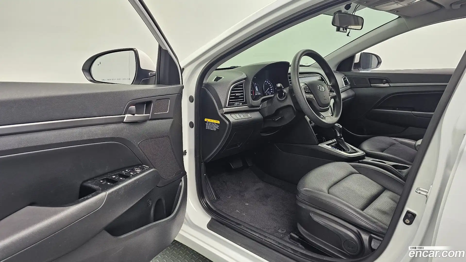 AVANTE Hyundai 2017.7-INNER-010