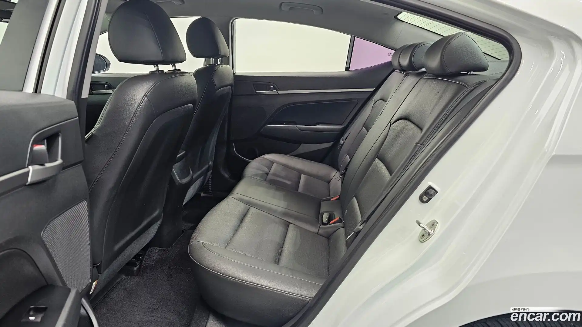 AVANTE Hyundai 2017.7-OPTION-016