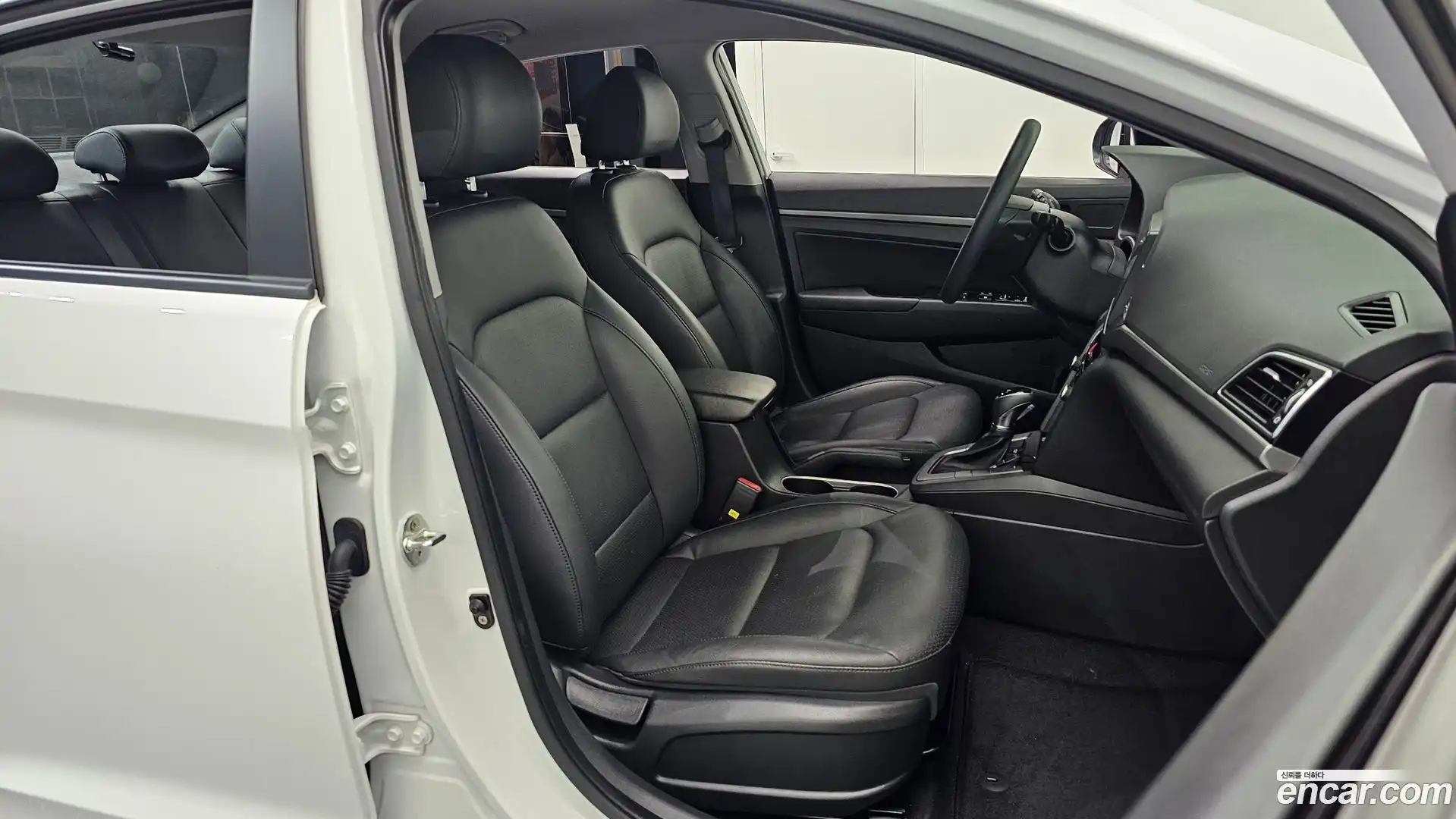 AVANTE Hyundai 2017.7-INNER-036