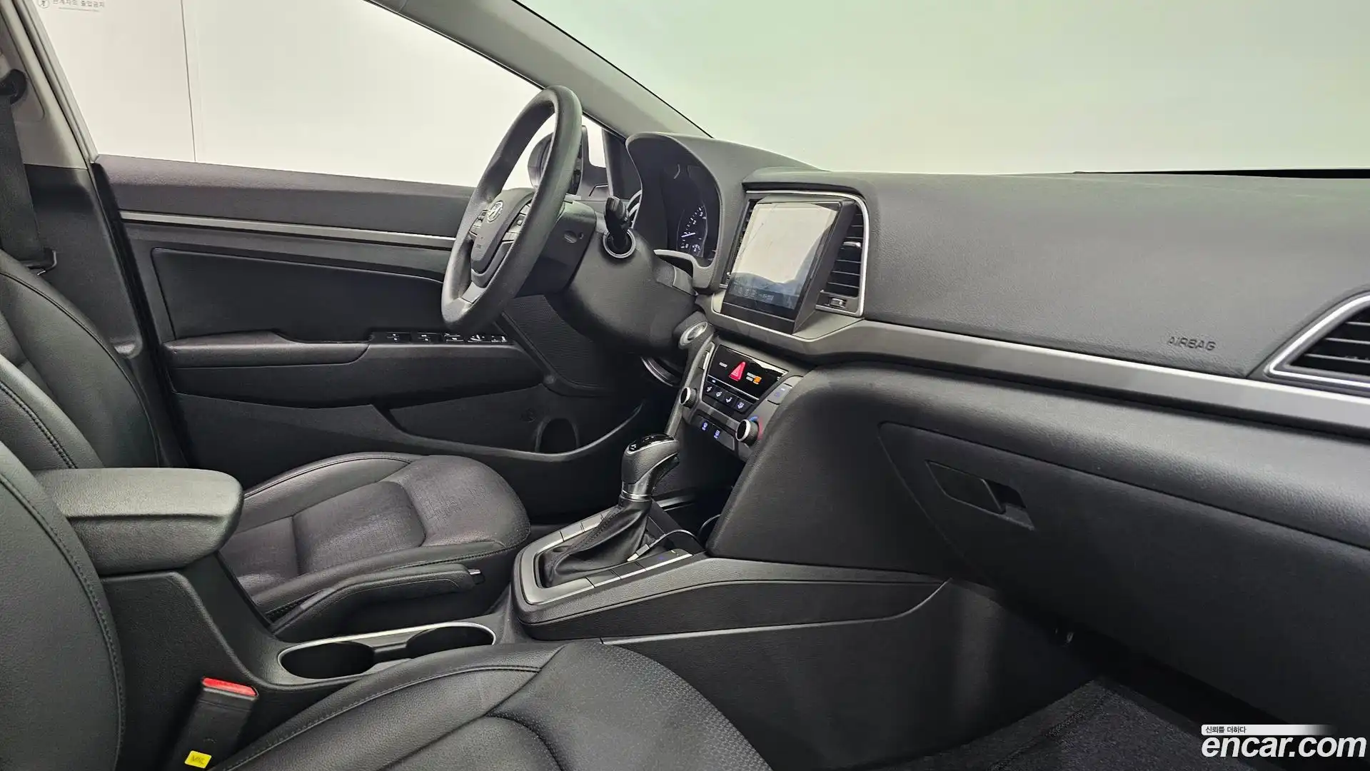 AVANTE Hyundai 2017.7-OPTION-041
