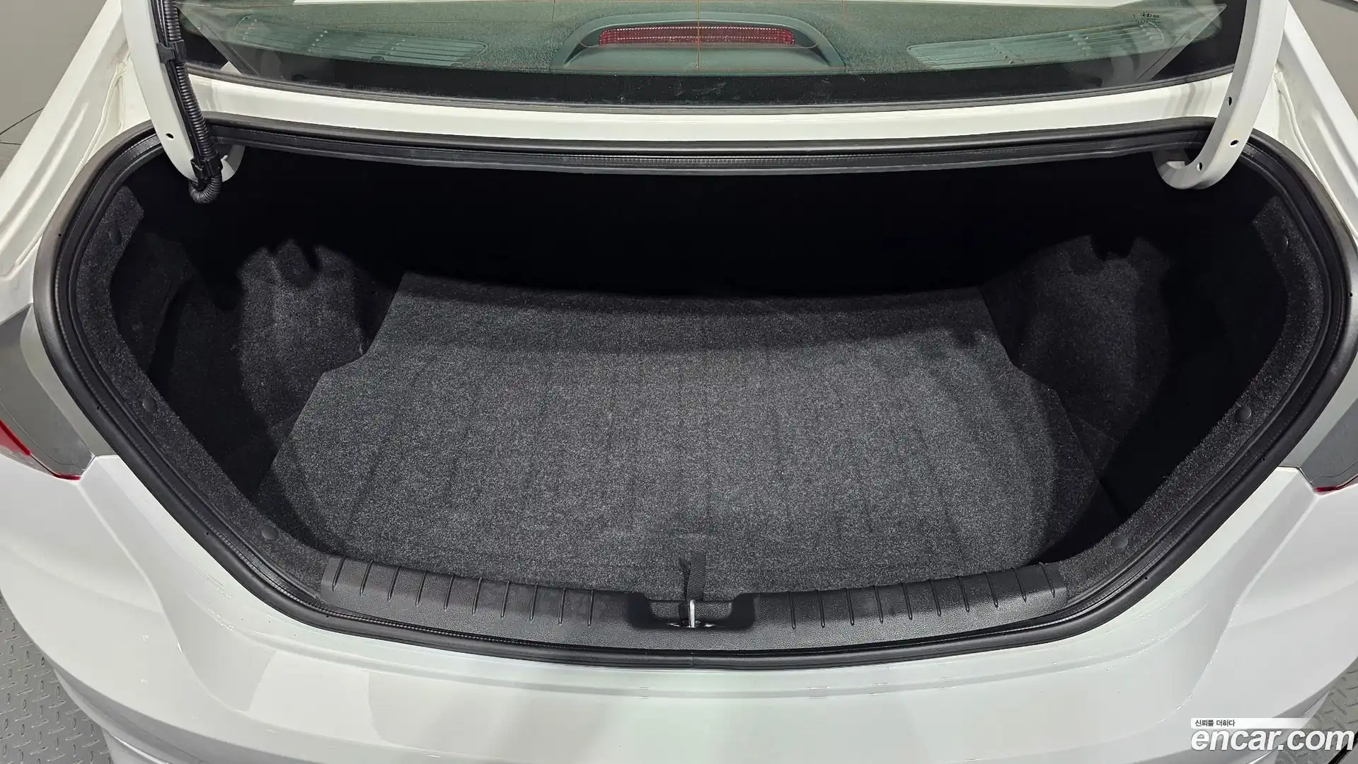AVANTE Hyundai 2017.7-OPTION-042
