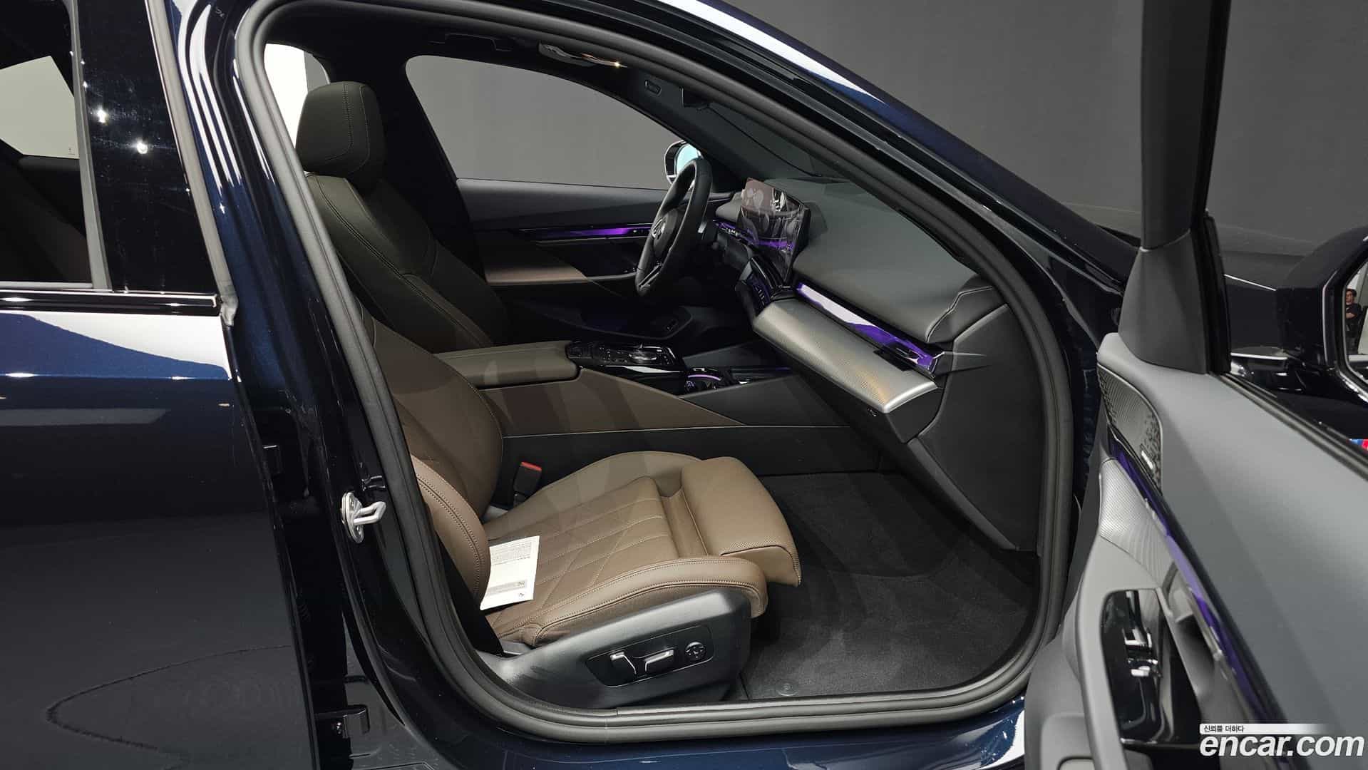 5-Series BMW 2025.8-INNER-036