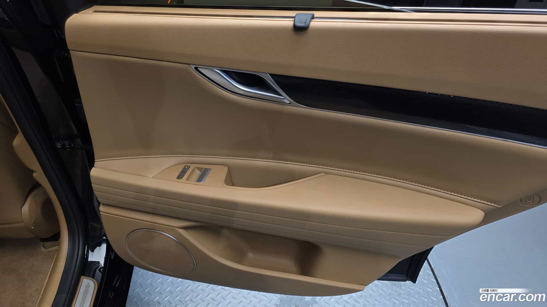 G80 Genesis 2026.1-INNER-035