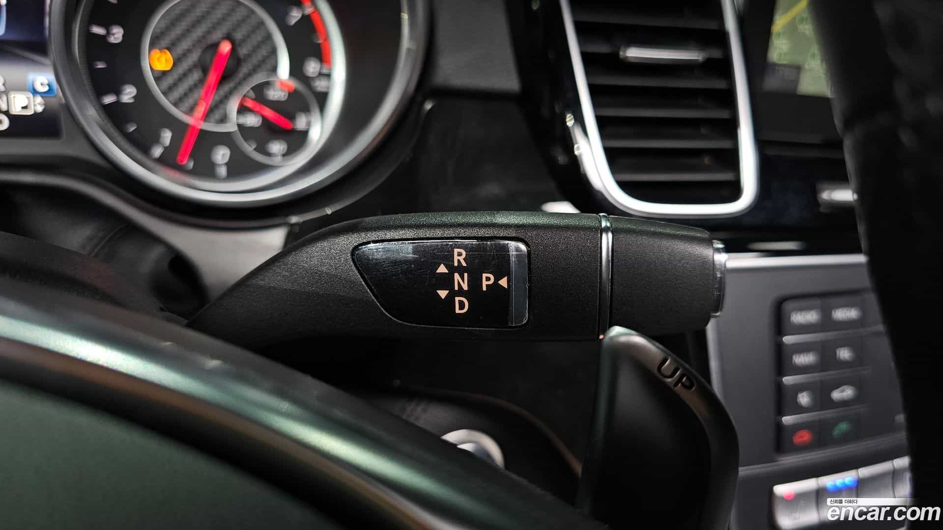 GLE-Class Mercedes-Benz 2016.8-INNER-009