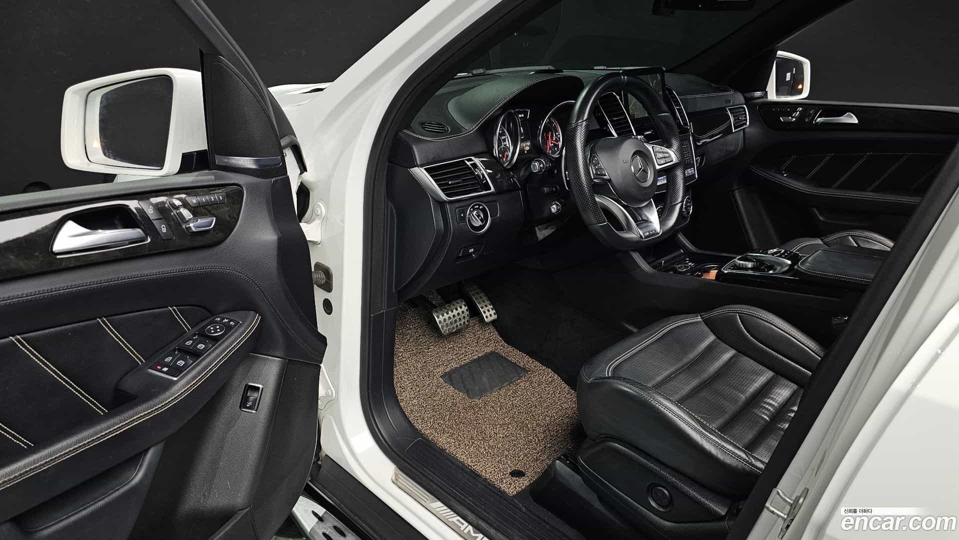 GLE-Class Mercedes-Benz 2016.8-INNER-010