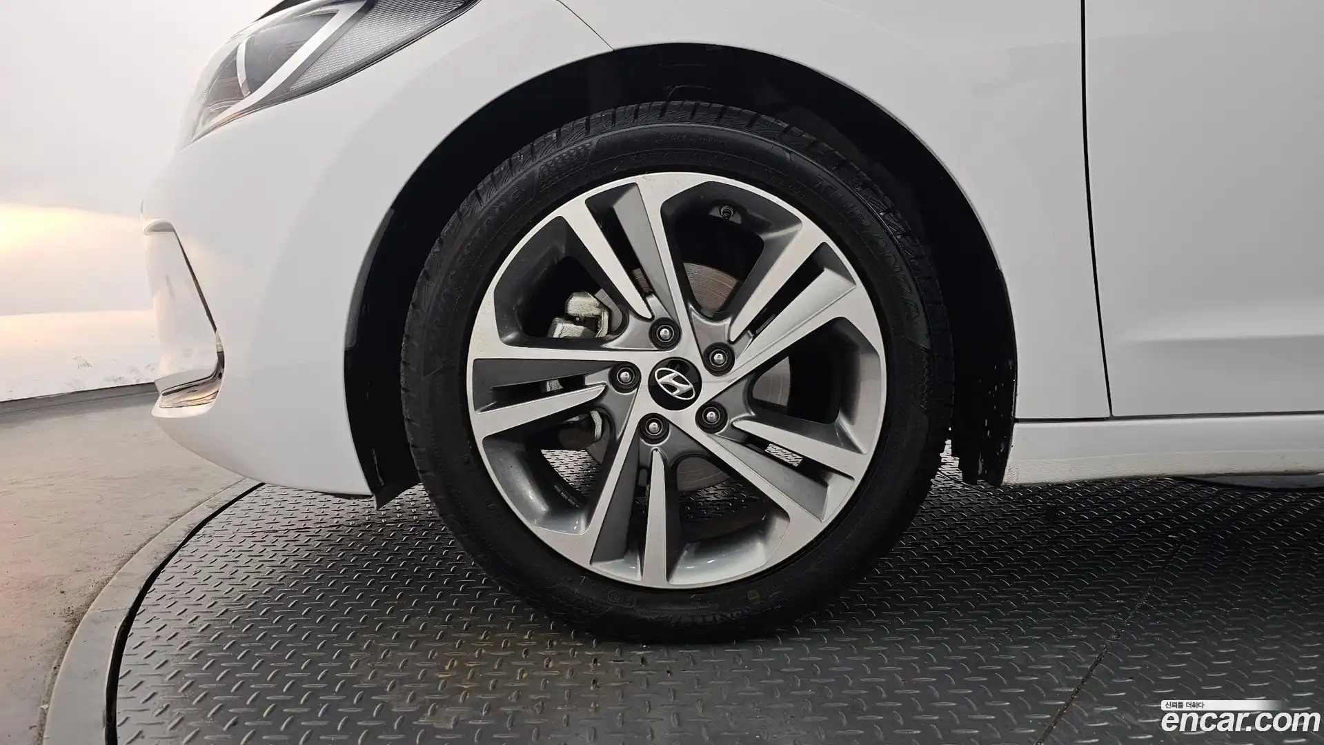AVANTE Hyundai 2018.6-OUTER-005