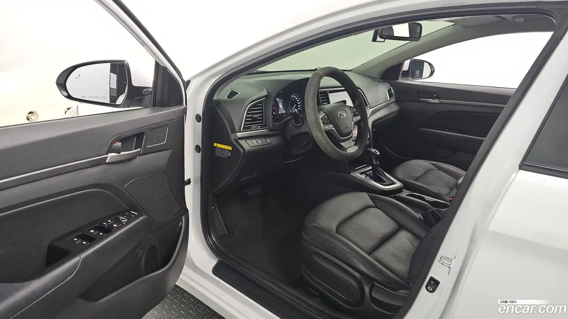 AVANTE Hyundai 2018.6-INNER-010