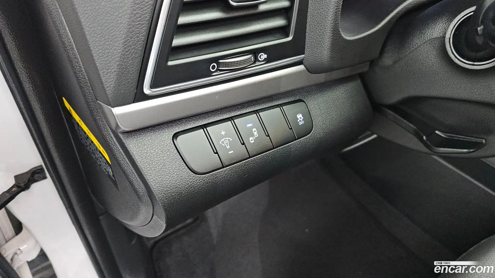 AVANTE Hyundai 2018.6-OPTION-020