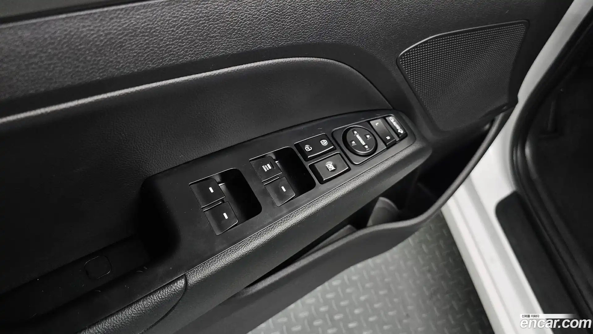AVANTE Hyundai 2018.6-OPTION-022