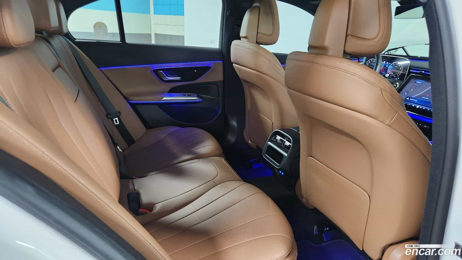 E-Class Mercedes-Benz 2025.10-INNER-007