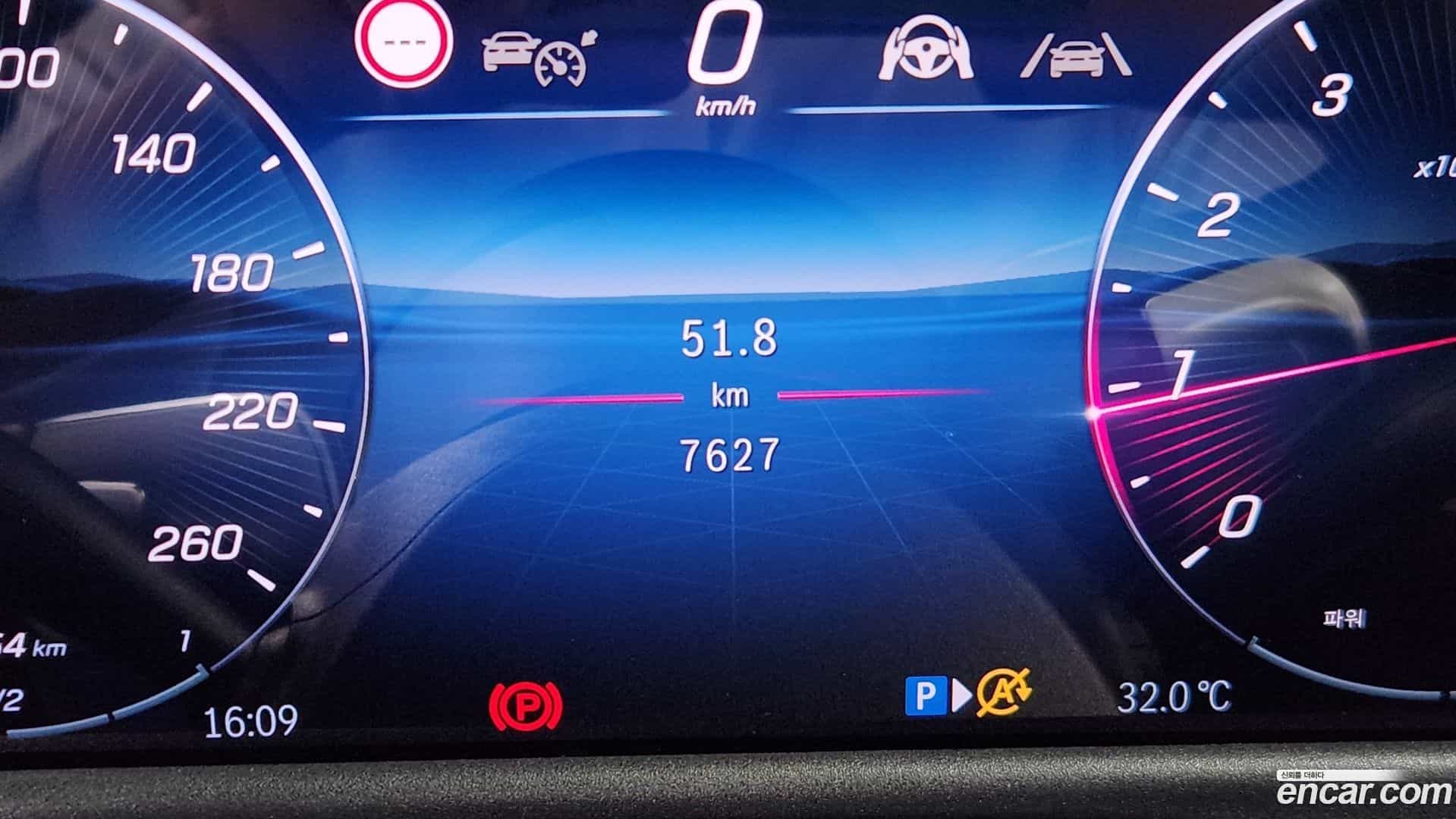 E-Class Mercedes-Benz 2025.10-INNER-008