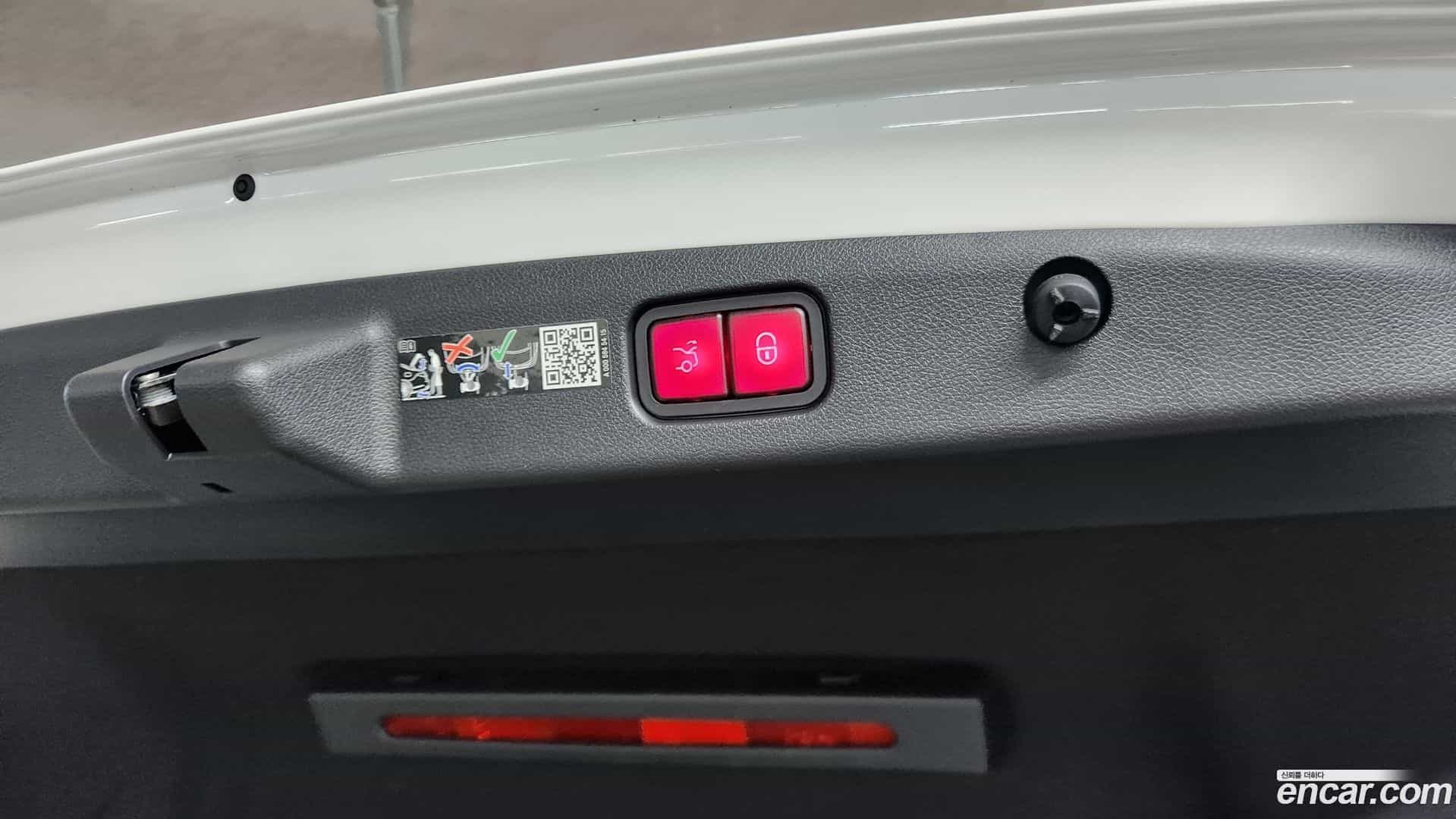 E-Class Mercedes-Benz 2025.10-OPTION-019