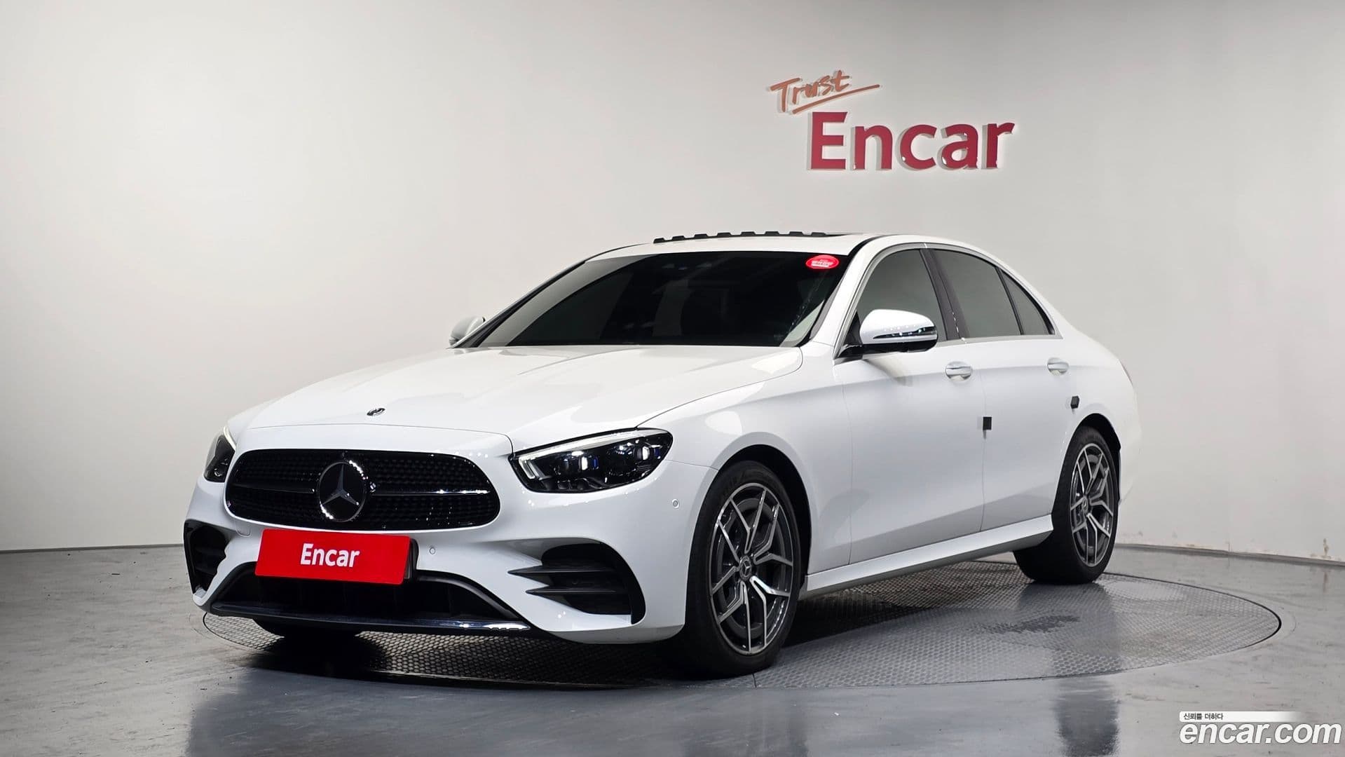 Main__Slider__Photo:E-Class Mercedes-Benz 2020.10-0