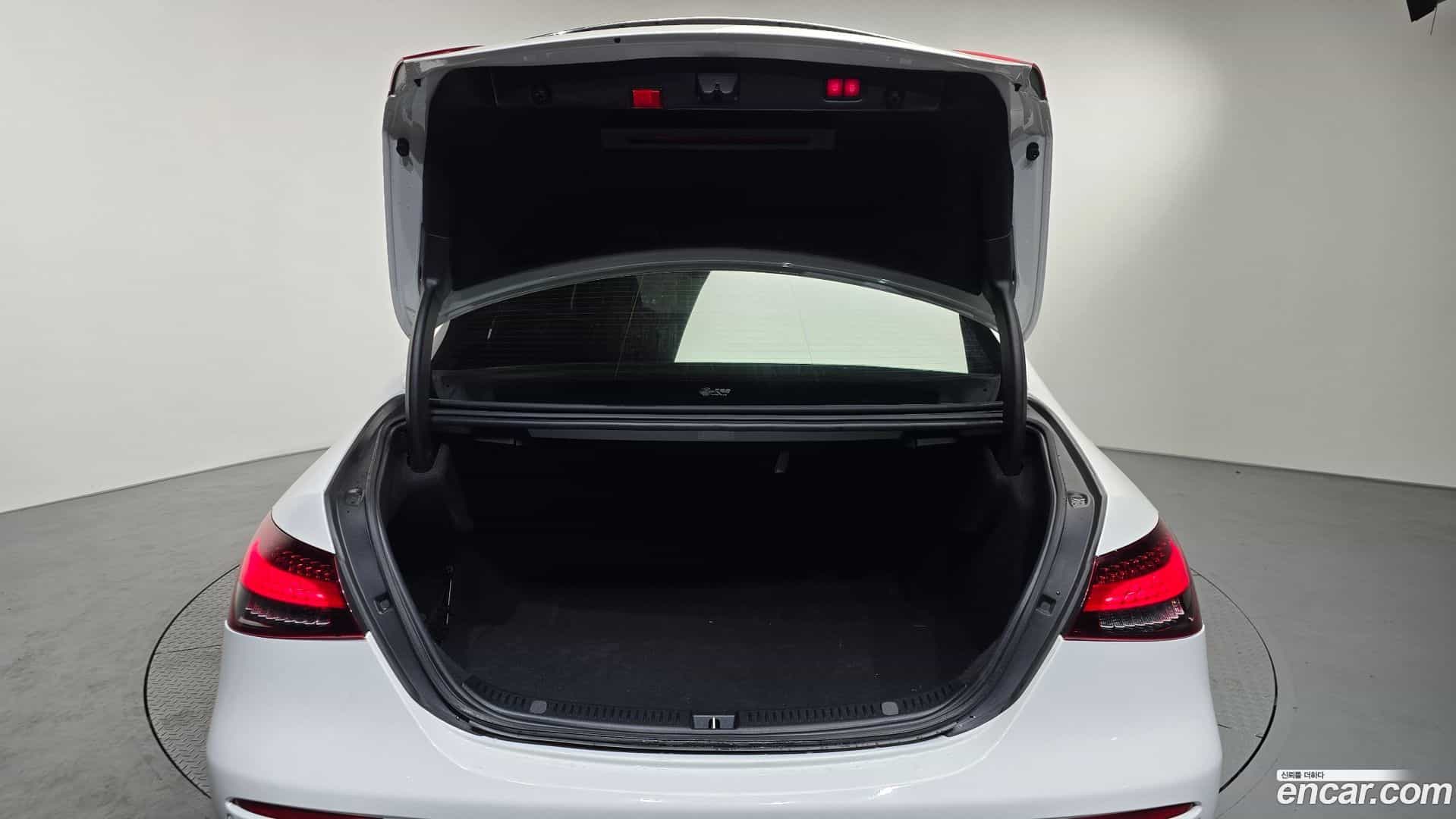 E-Class Mercedes-Benz 2020.10-OPTION-022
