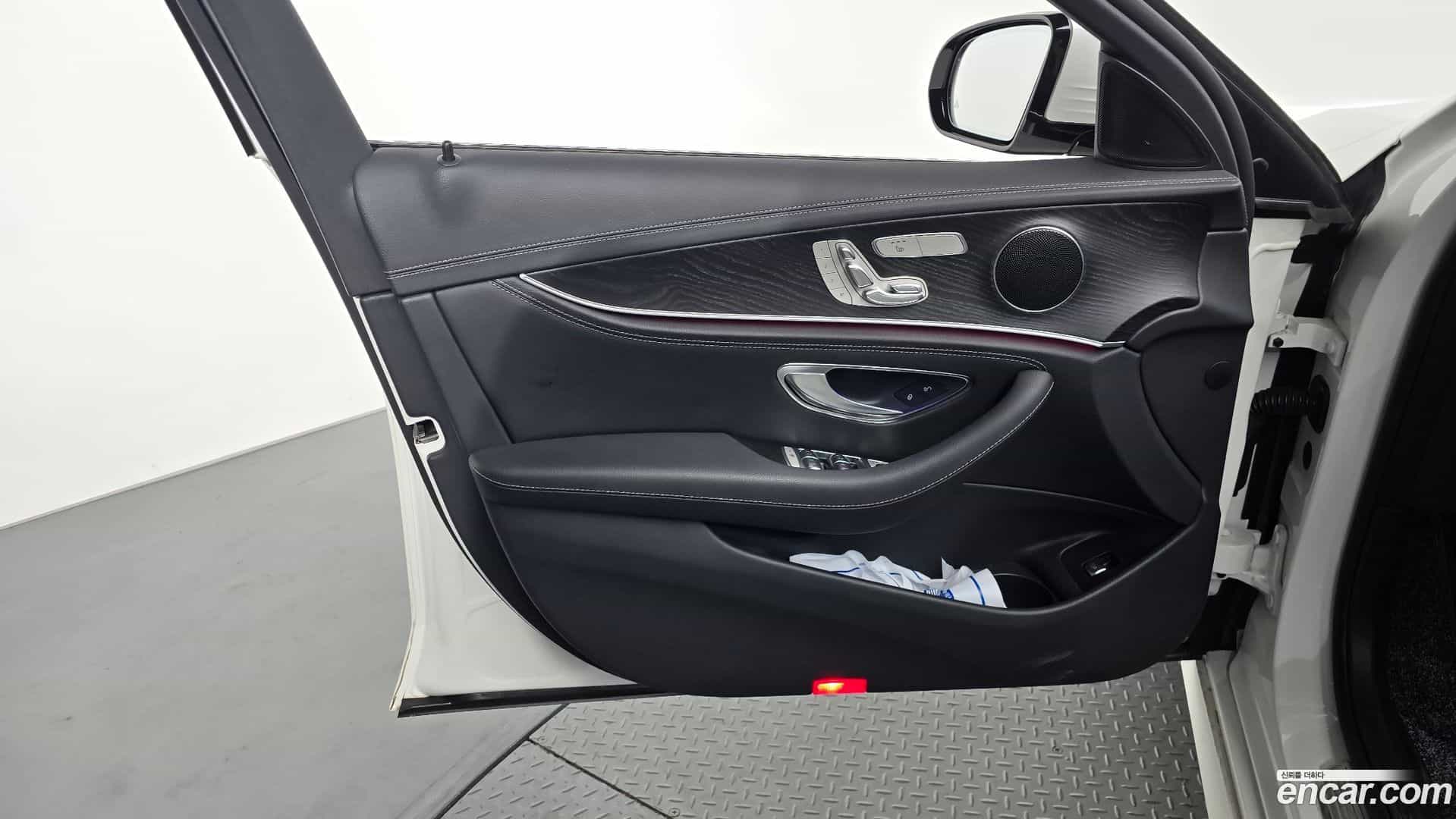 E-Class Mercedes-Benz 2020.10-INNER-034