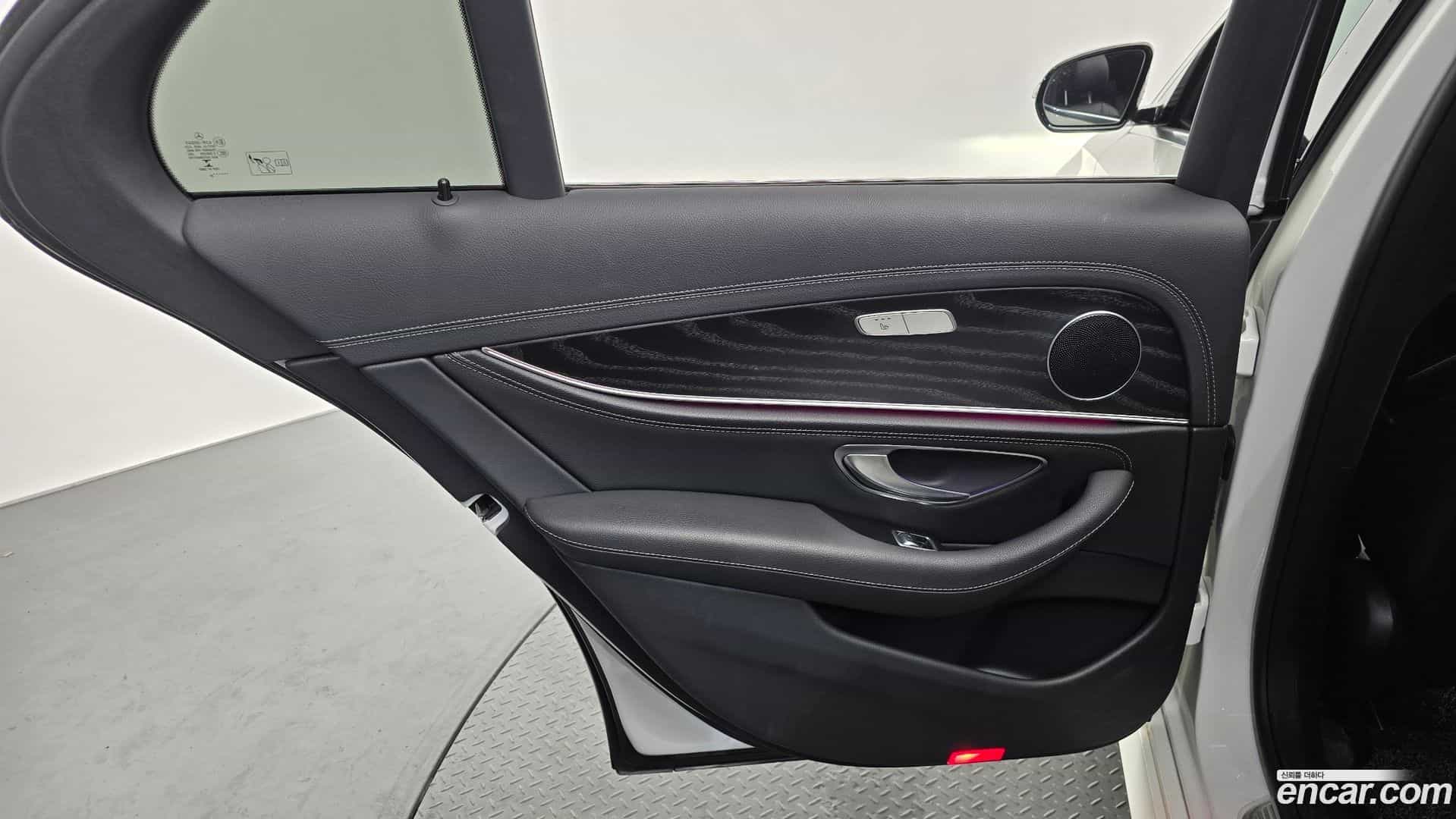 E-Class Mercedes-Benz 2020.10-INNER-035