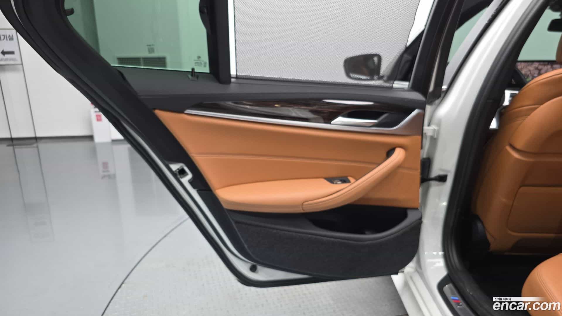 5-Series BMW 2022.2-INNER-035