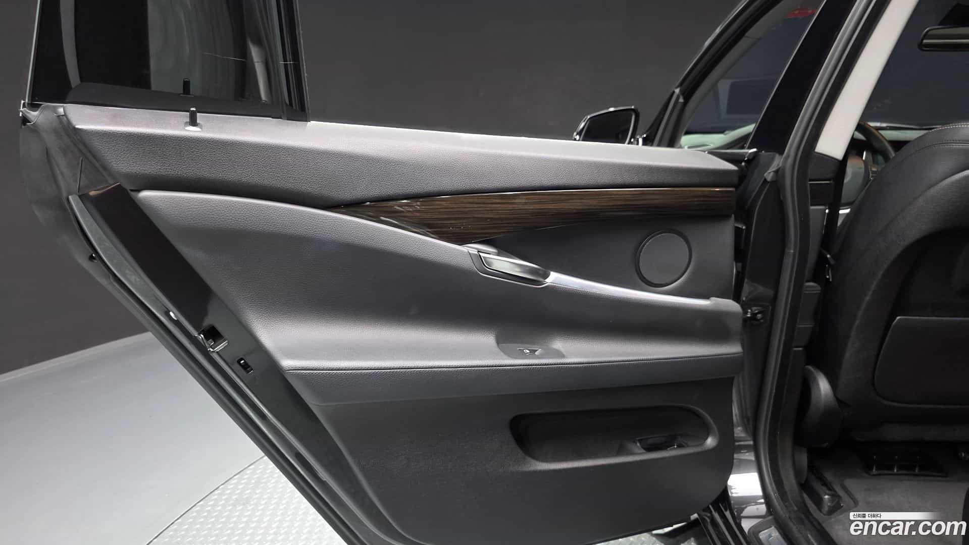 Gran Turismo BMW 2014.0-INNER-035