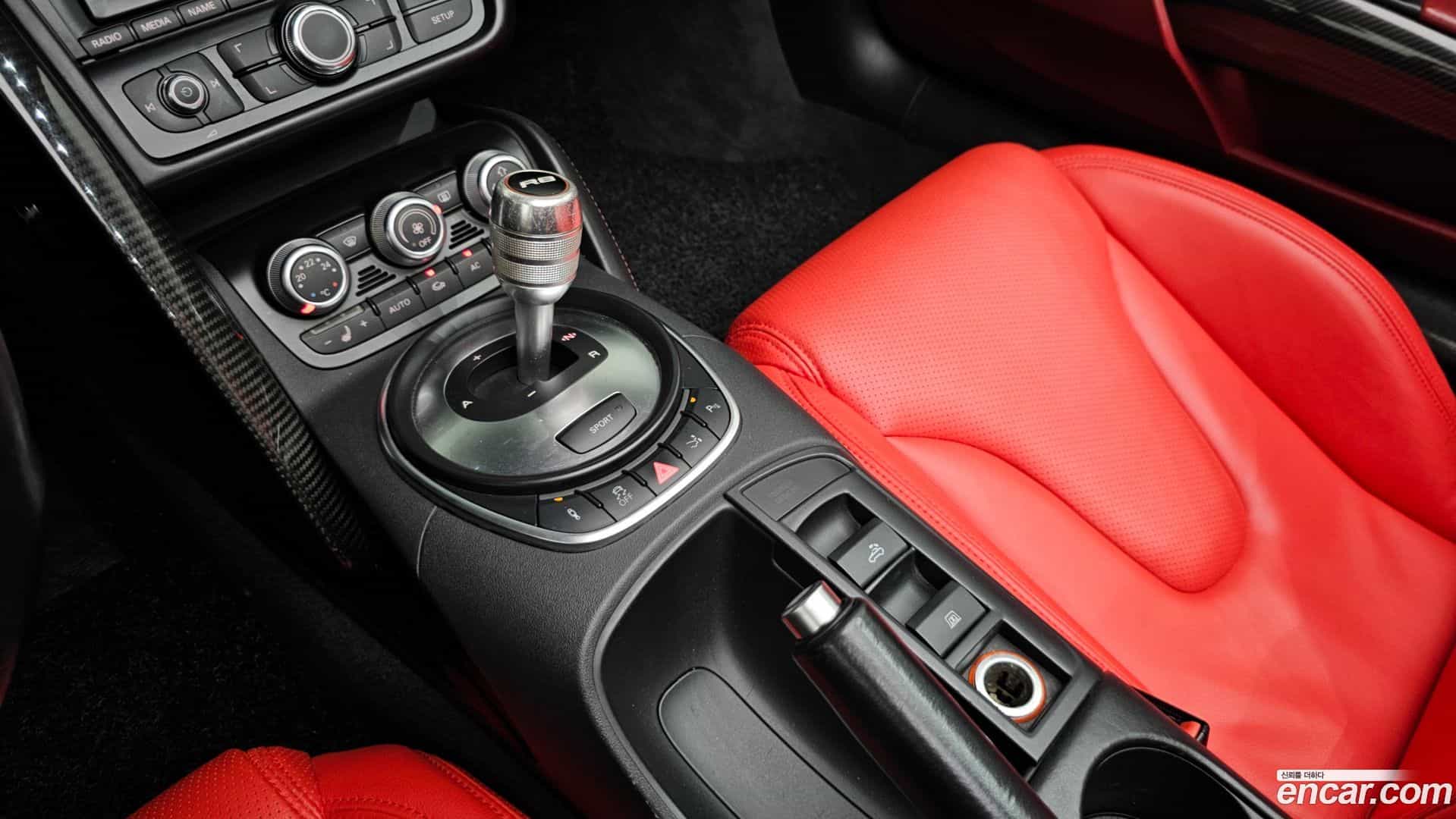 R8 Audi 2012.0-INNER-009