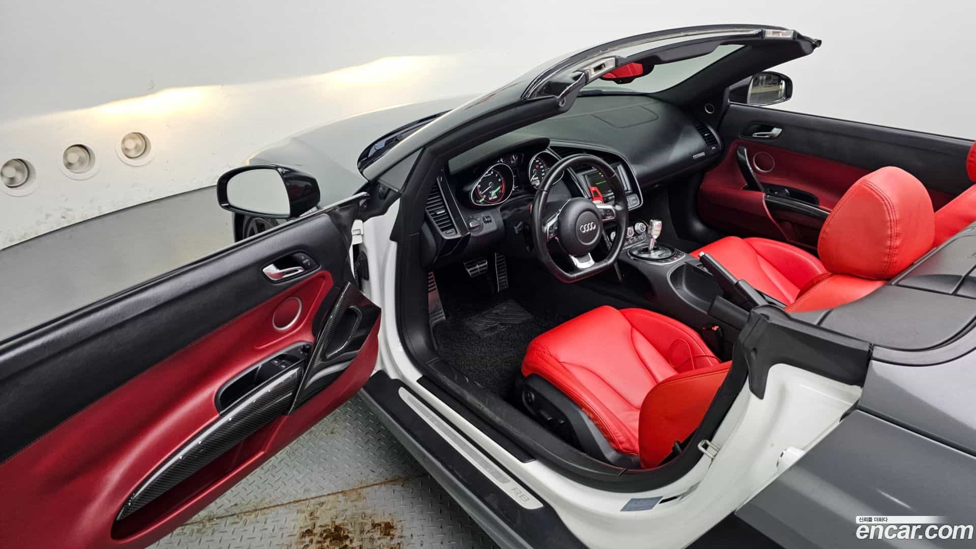 R8 Audi 2012.0-INNER-010