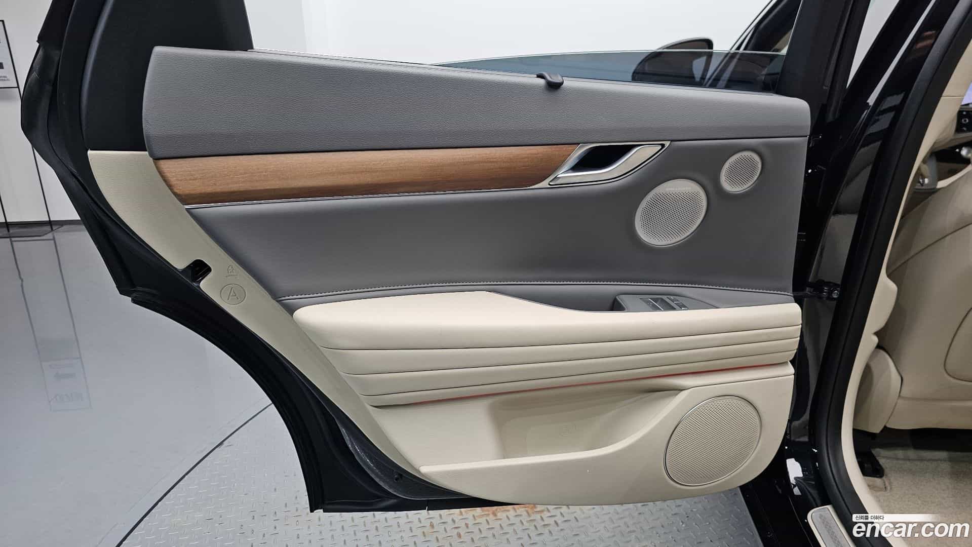 G80 Genesis 2024.1-INNER-035