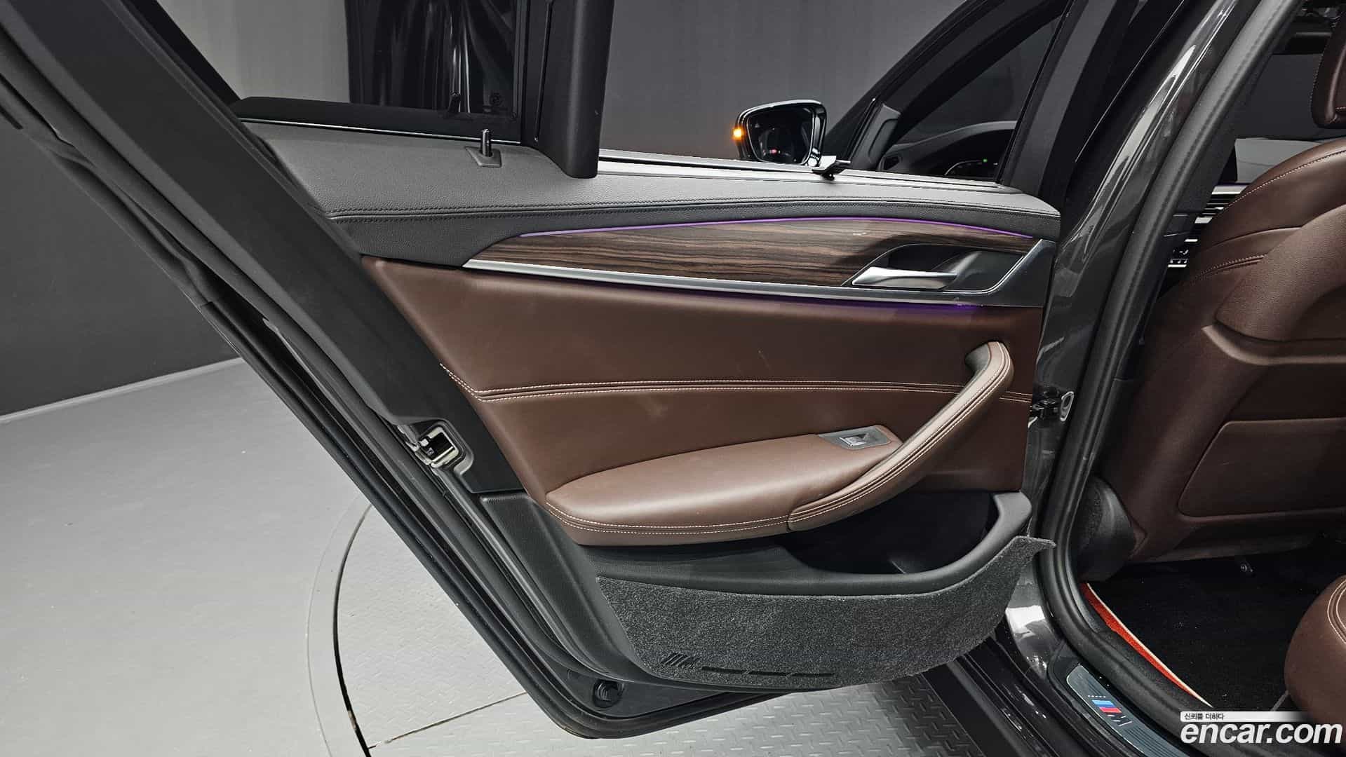 5-Series BMW 2020.4-INNER-035