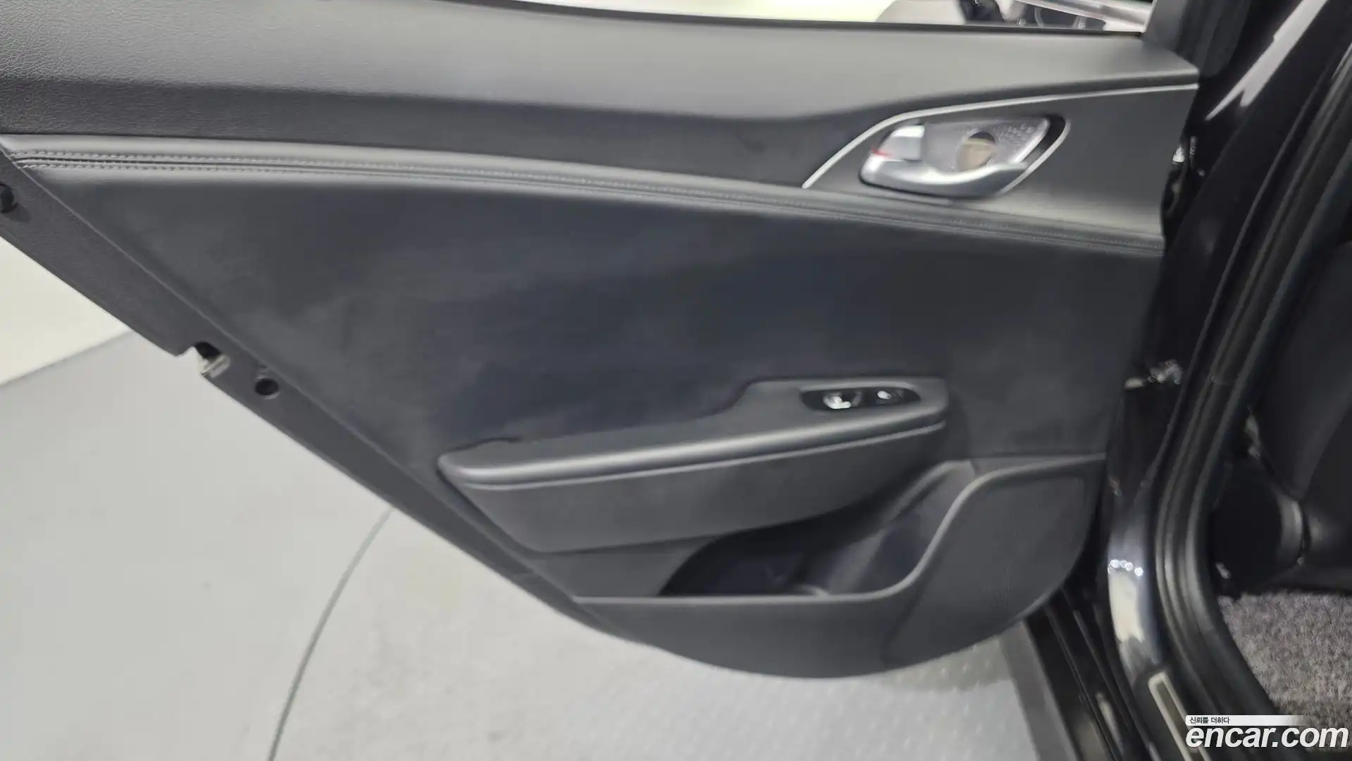 Stinger Kia 2019.2-INNER-035