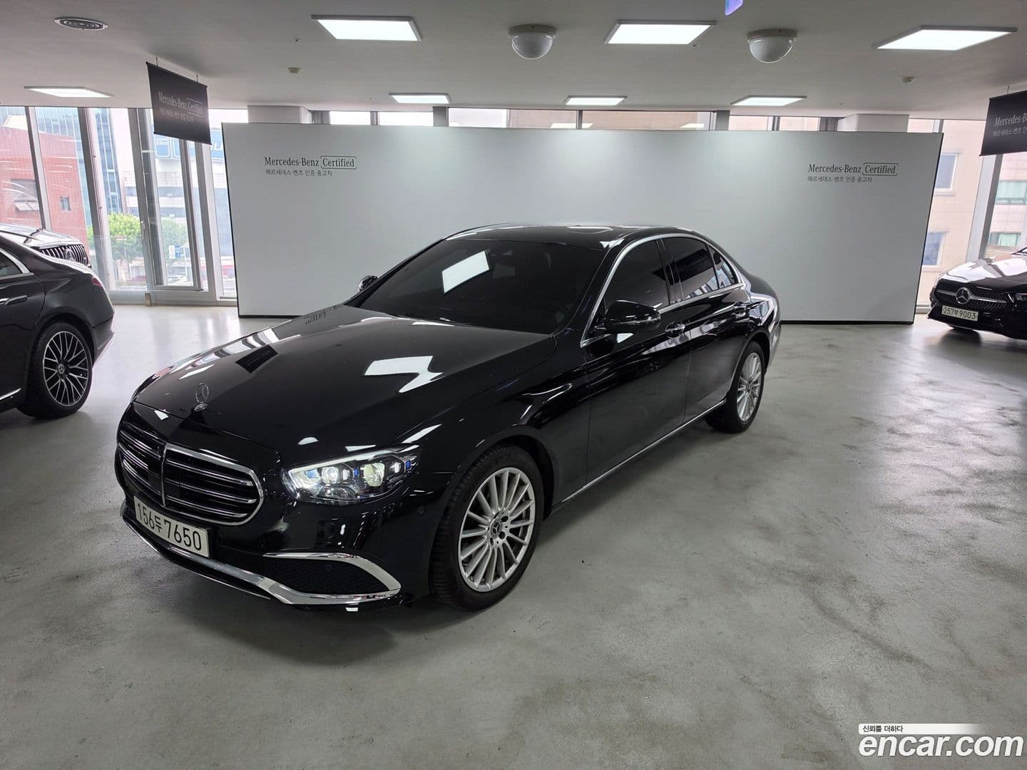 Main__Slider__Photo:E-Class Mercedes-Benz 2023.9-0