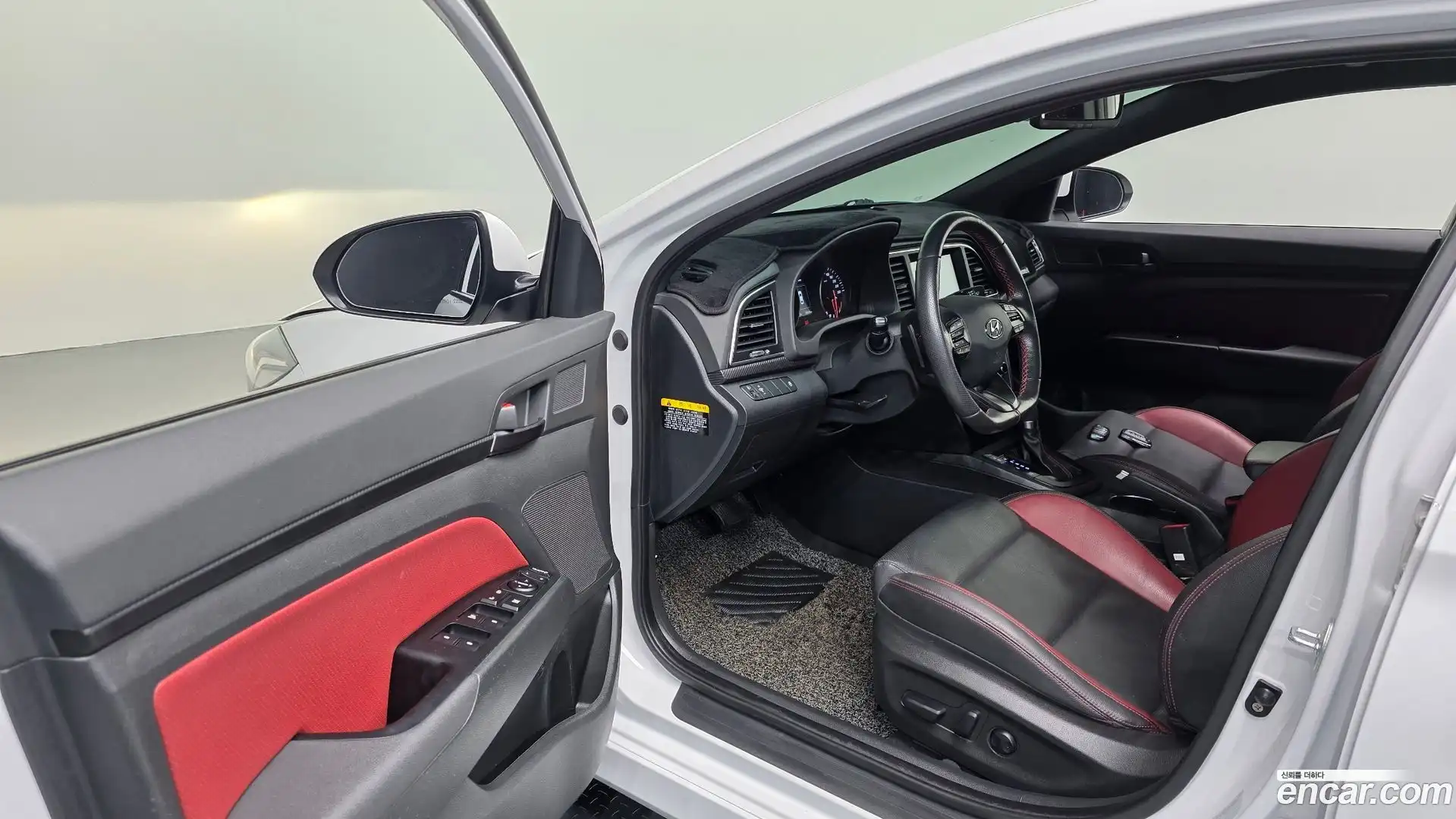 AVANTE Hyundai 2017.1-INNER-010