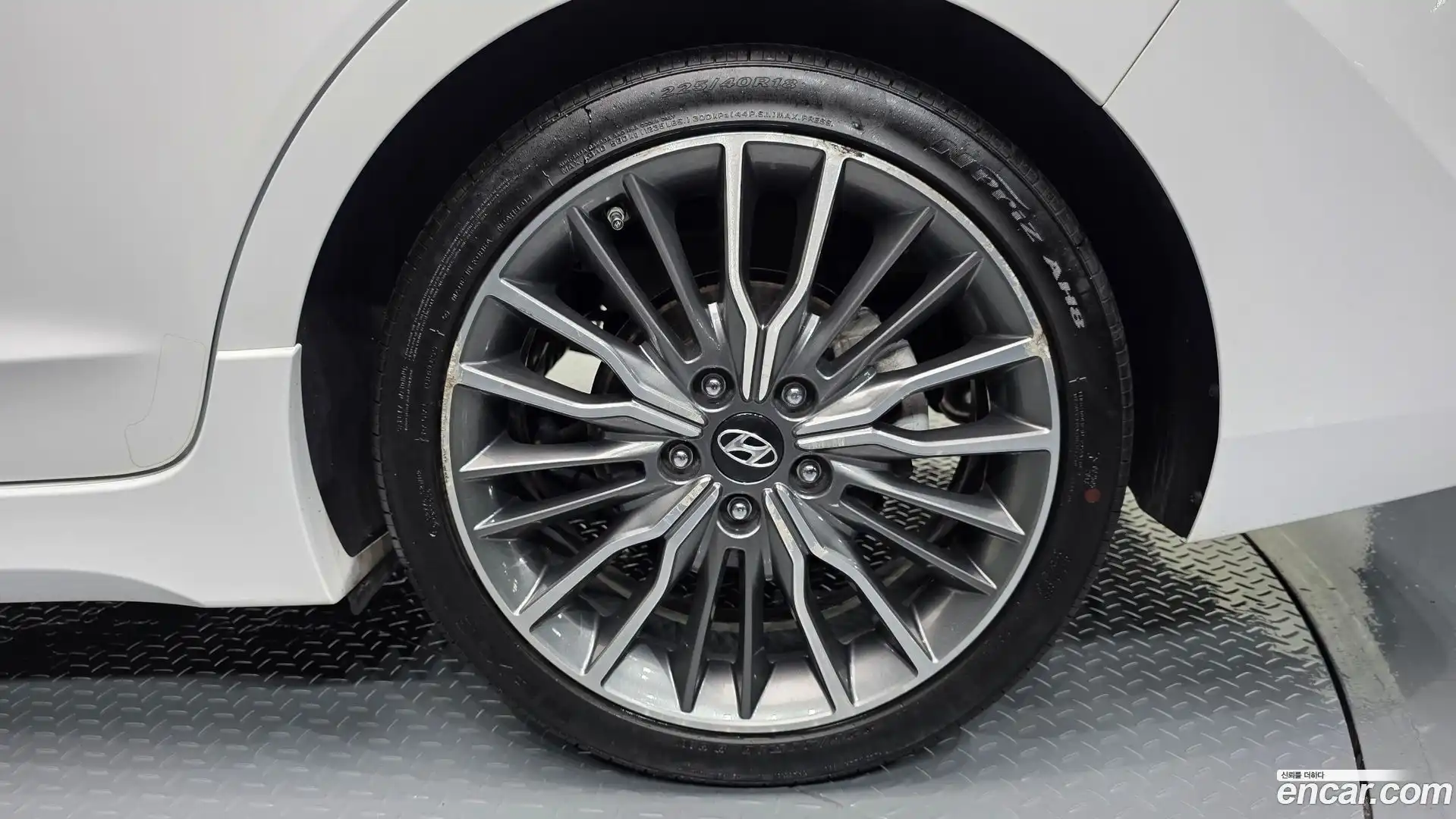 AVANTE Hyundai 2017.1-OUTER-031