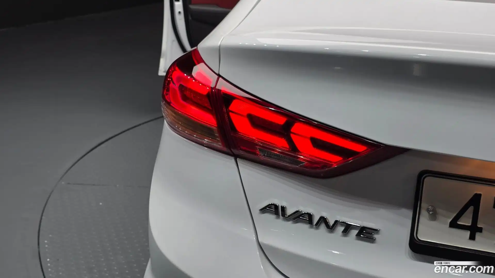 AVANTE Hyundai 2017.1-OUTER-033