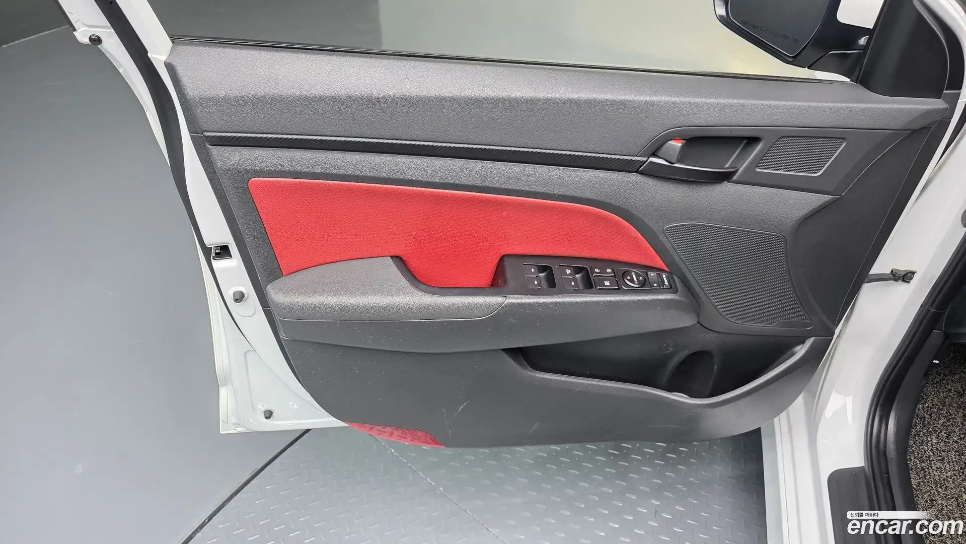 AVANTE Hyundai 2017.1-INNER-034