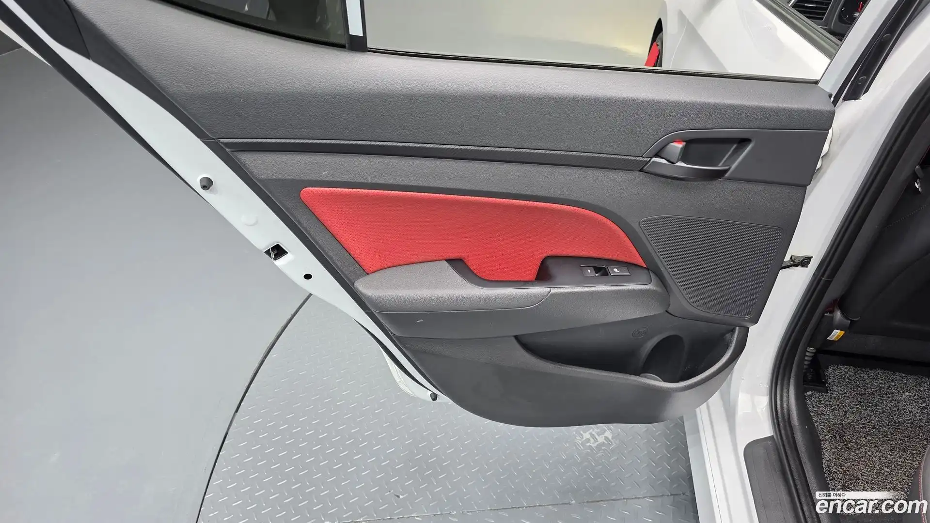 AVANTE Hyundai 2017.1-INNER-035
