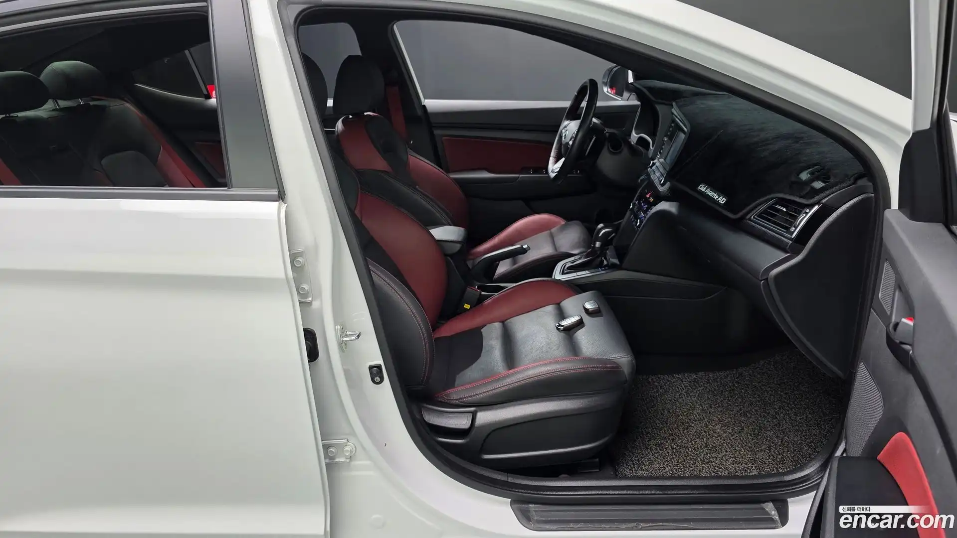 AVANTE Hyundai 2017.1-INNER-036