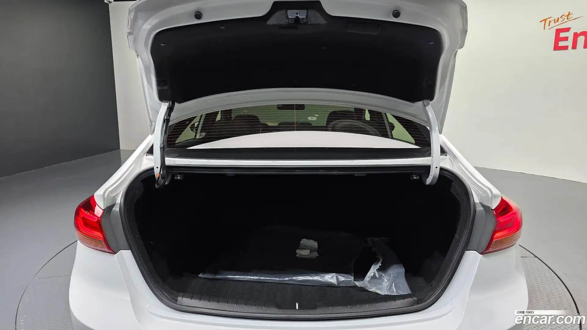 AVANTE Hyundai 2017.1-OPTION-044