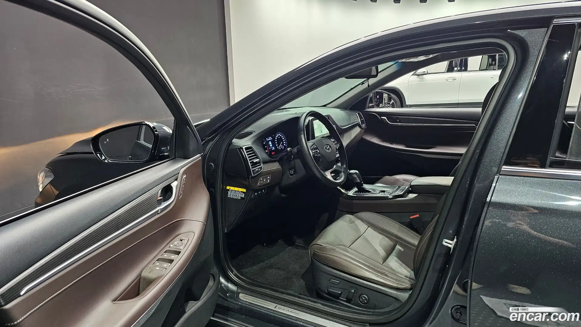 Grandeur Hyundai 2018.0-OPTION-015