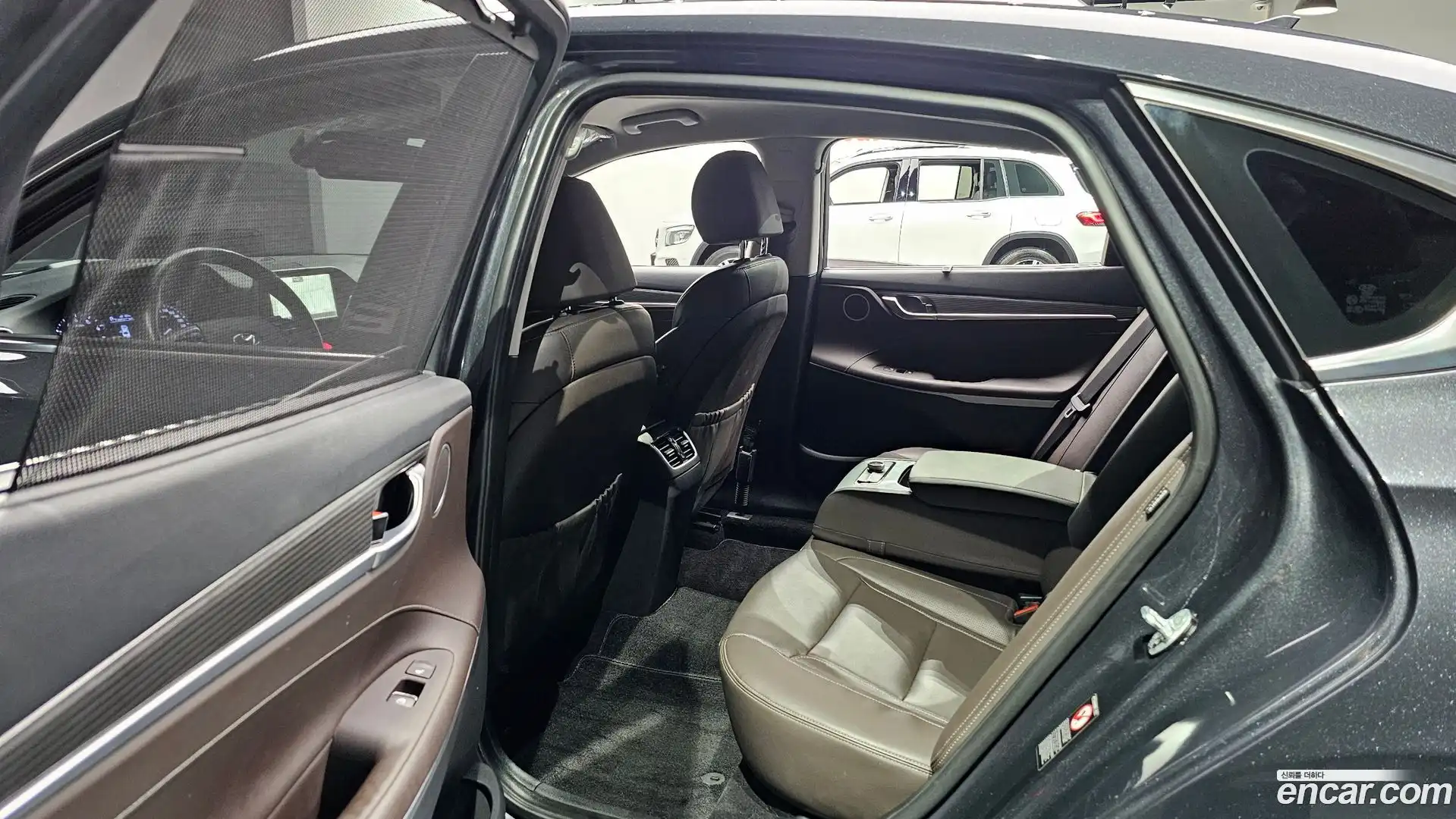 Grandeur Hyundai 2018.0-OPTION-016